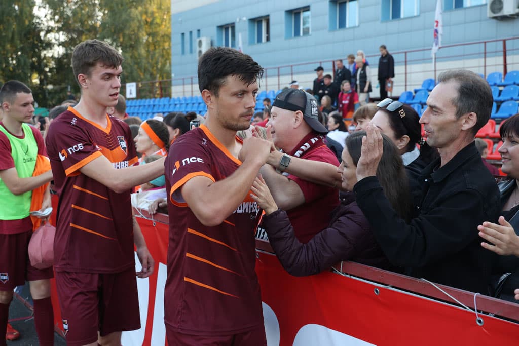 «Темп» 0:1 «Знамя Труда». FONBET Кубок России. 10.09.2025. СМИ: Владимир Мартынов («CX News»), Александр Чёрный («Алтайский спорт»), Виталий Барабаш (Сетевое издание "Толк"), Андрей Каспришин («Алтайская правда») — кадр 703