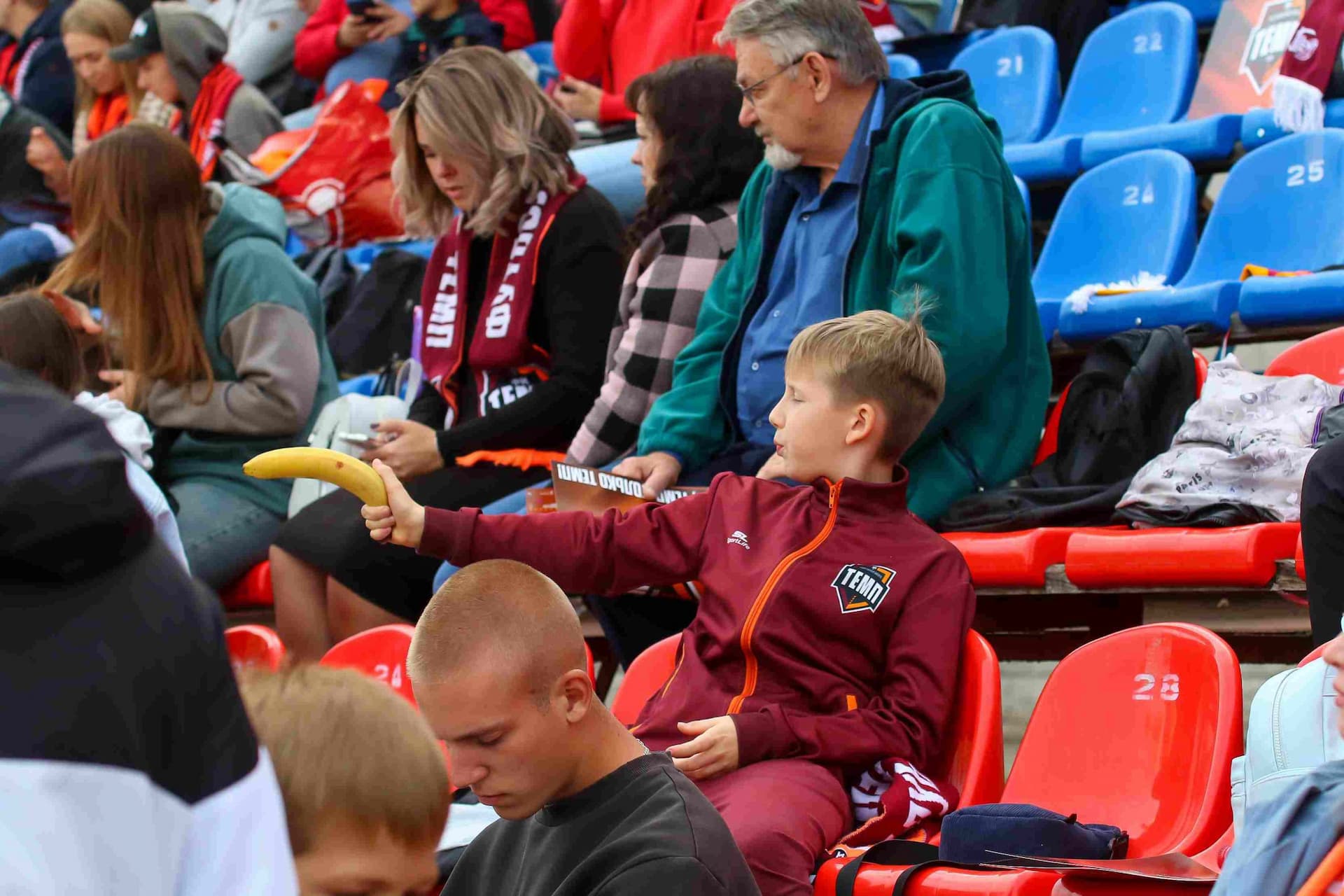 «Темп» 0:1 «Знамя Труда». FONBET Кубок России. 10.09.2025. СМИ: Владимир Мартынов («CX News»), Александр Чёрный («Алтайский спорт»), Виталий Барабаш (Сетевое издание "Толк"), Андрей Каспришин («Алтайская правда») — кадр 600