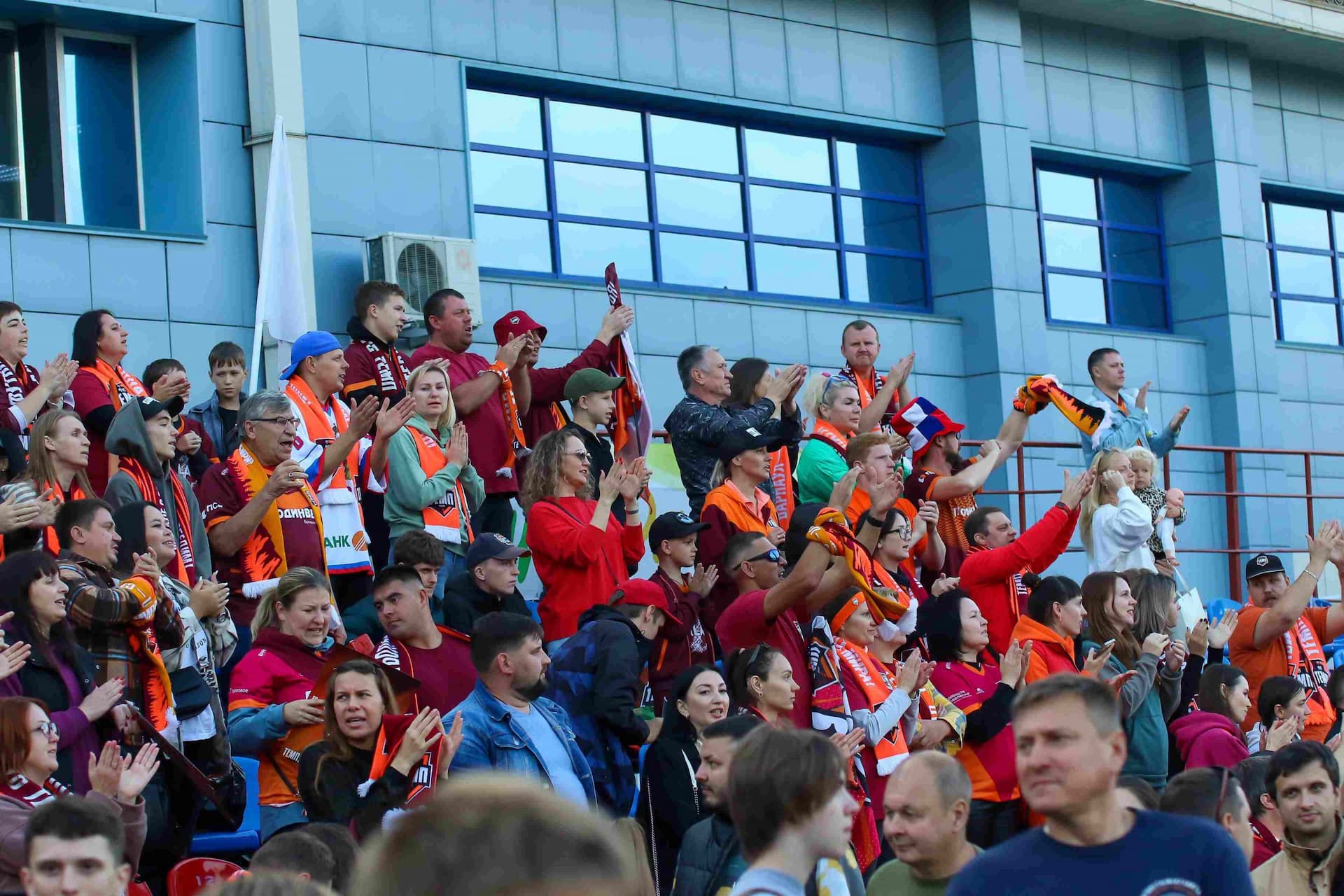 «Темп» 0:1 «Знамя Труда». FONBET Кубок России. 10.09.2025. СМИ: Владимир Мартынов («CX News»), Александр Чёрный («Алтайский спорт»), Виталий Барабаш (Сетевое издание "Толк"), Андрей Каспришин («Алтайская правда») — кадр 650