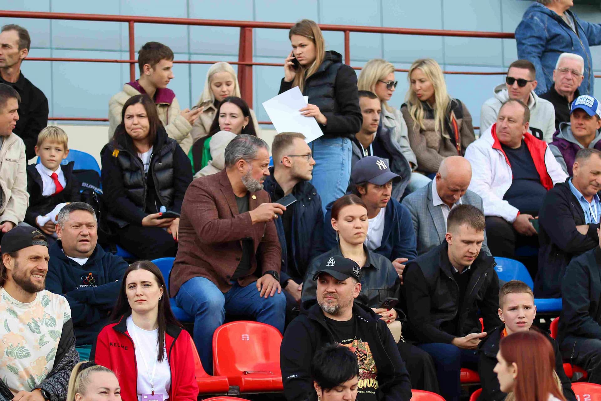 «Темп» 0:1 «Знамя Труда». FONBET Кубок России. 10.09.2025. СМИ: Владимир Мартынов («CX News»), Александр Чёрный («Алтайский спорт»), Виталий Барабаш (Сетевое издание "Толк"), Андрей Каспришин («Алтайская правда») — кадр 489