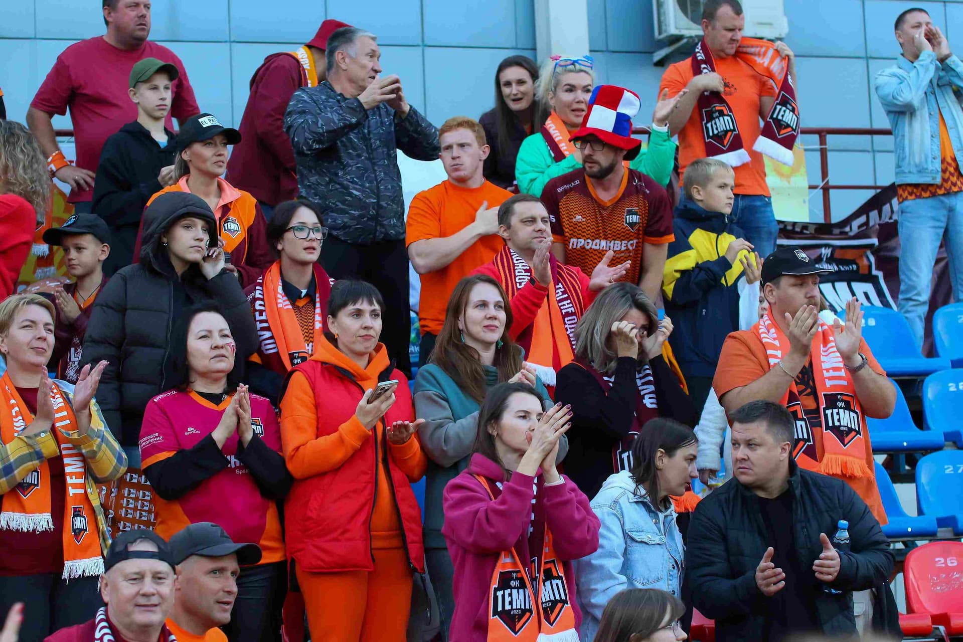 «Темп» 0:1 «Знамя Труда». FONBET Кубок России. 10.09.2025. СМИ: Владимир Мартынов («CX News»), Александр Чёрный («Алтайский спорт»), Виталий Барабаш (Сетевое издание "Толк"), Андрей Каспришин («Алтайская правда») — кадр 656