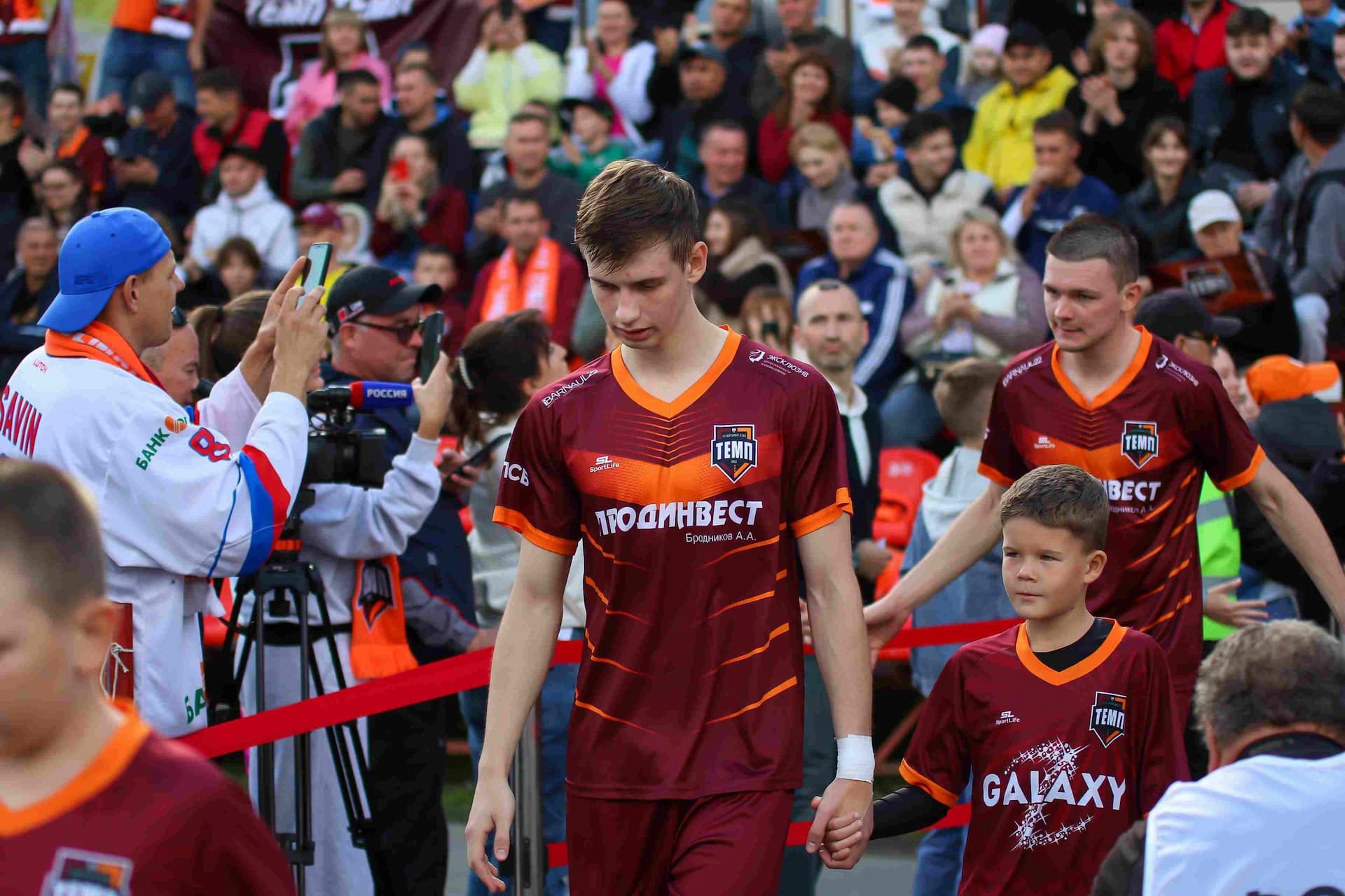 «Темп» 0:1 «Знамя Труда». FONBET Кубок России. 10.09.2025. СМИ: Владимир Мартынов («CX News»), Александр Чёрный («Алтайский спорт»), Виталий Барабаш (Сетевое издание "Толк"), Андрей Каспришин («Алтайская правда») — кадр 498