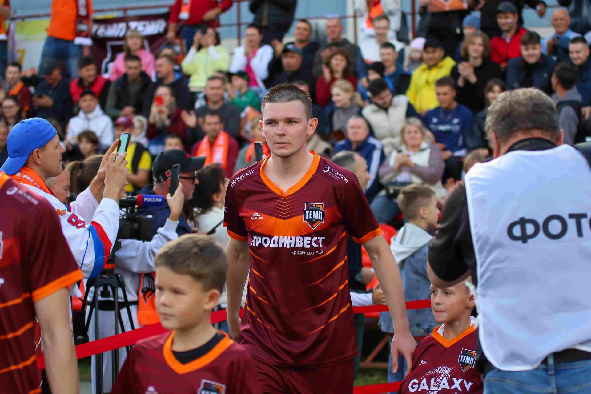 «Темп» 0:1 «Знамя Труда». FONBET Кубок России. 10.09.2025. СМИ: Владимир Мартынов («CX News»), Александр Чёрный («Алтайский спорт»), Виталий Барабаш (Сетевое издание "Толк"), Андрей Каспришин («Алтайская правда») — кадр 499