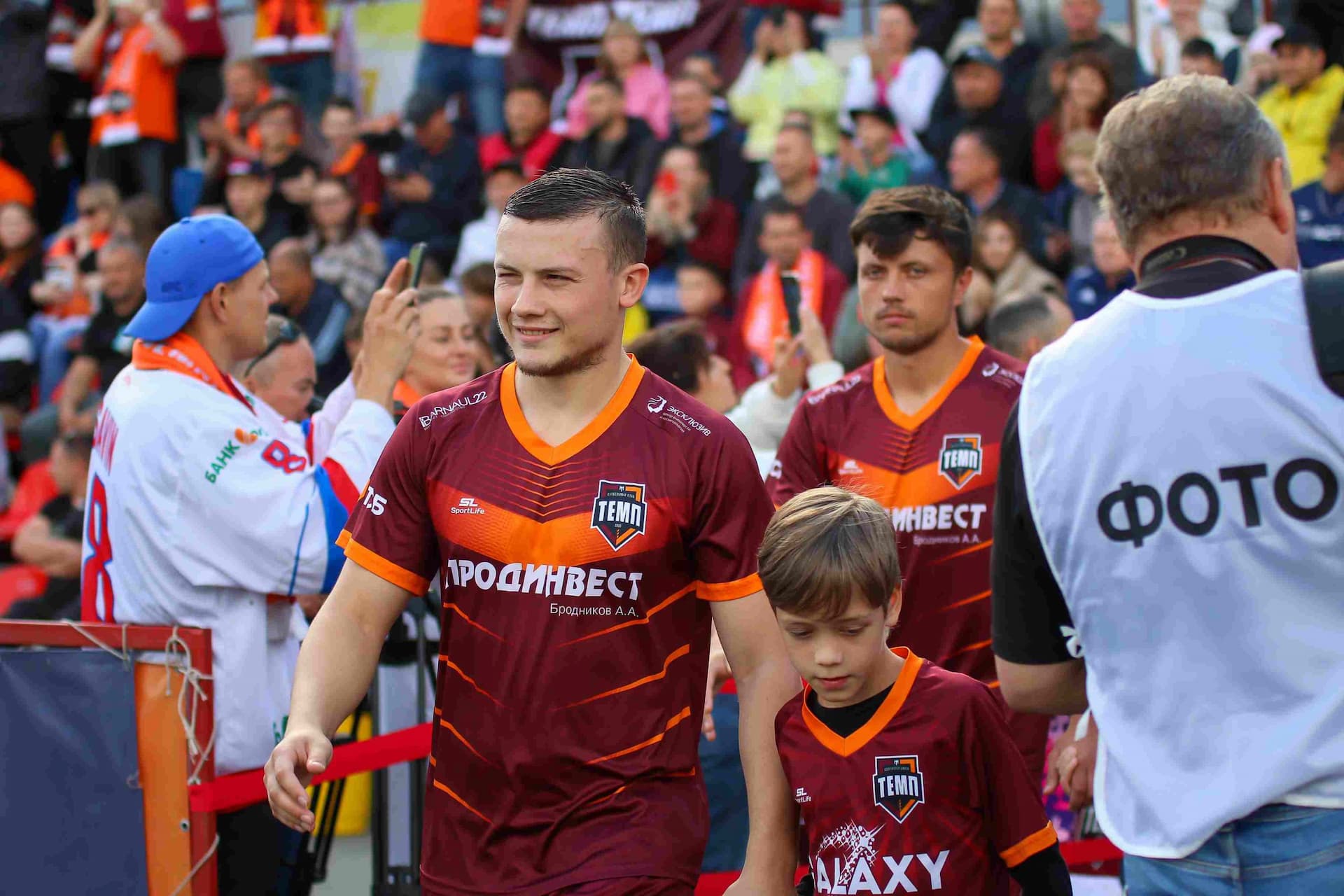 «Темп» 0:1 «Знамя Труда». FONBET Кубок России. 10.09.2025. СМИ: Владимир Мартынов («CX News»), Александр Чёрный («Алтайский спорт»), Виталий Барабаш (Сетевое издание "Толк"), Андрей Каспришин («Алтайская правда») — кадр 502