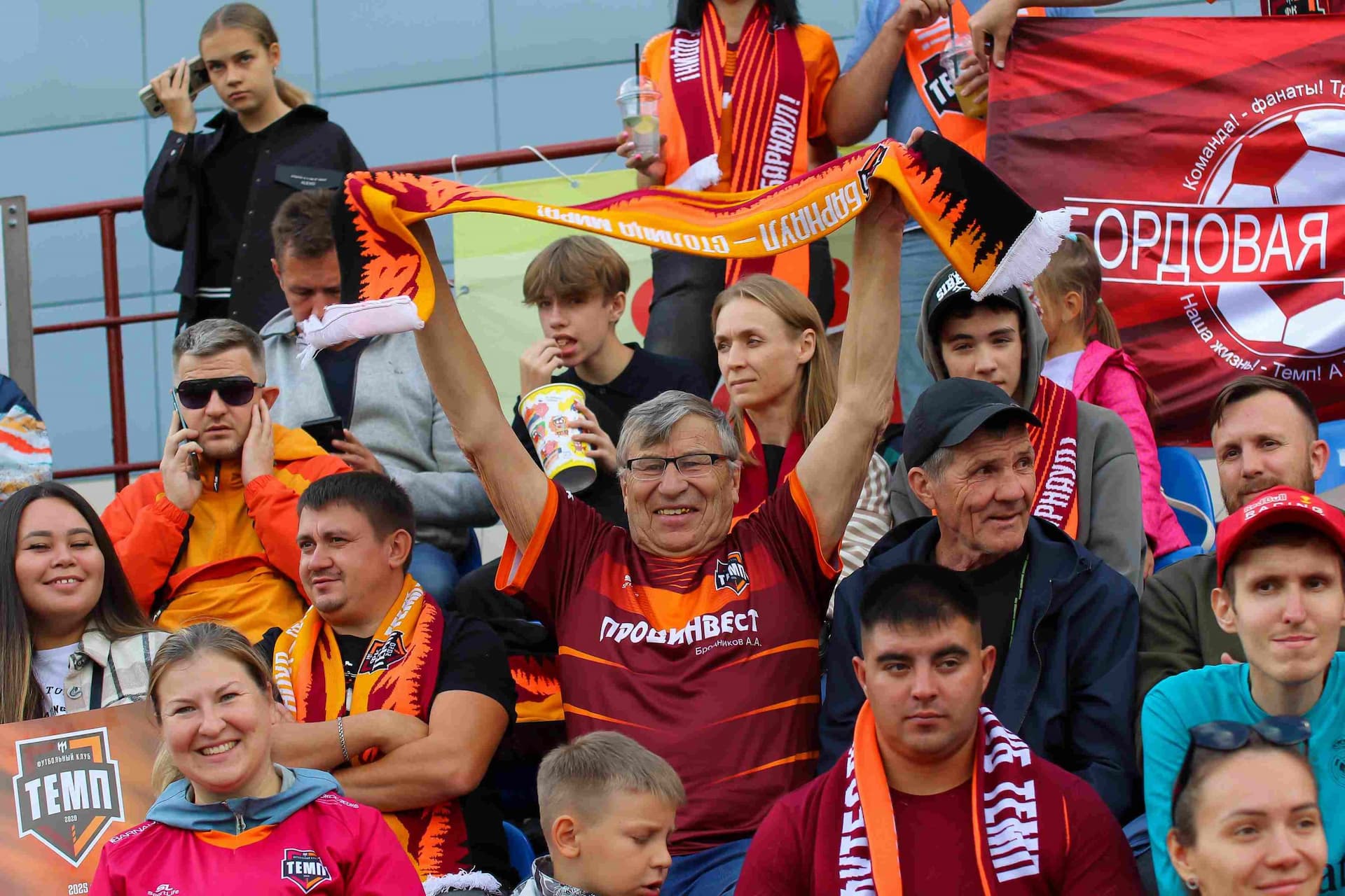 «Темп» 0:1 «Знамя Труда». FONBET Кубок России. 10.09.2025. СМИ: Владимир Мартынов («CX News»), Александр Чёрный («Алтайский спорт»), Виталий Барабаш (Сетевое издание "Толк"), Андрей Каспришин («Алтайская правда») — кадр 479