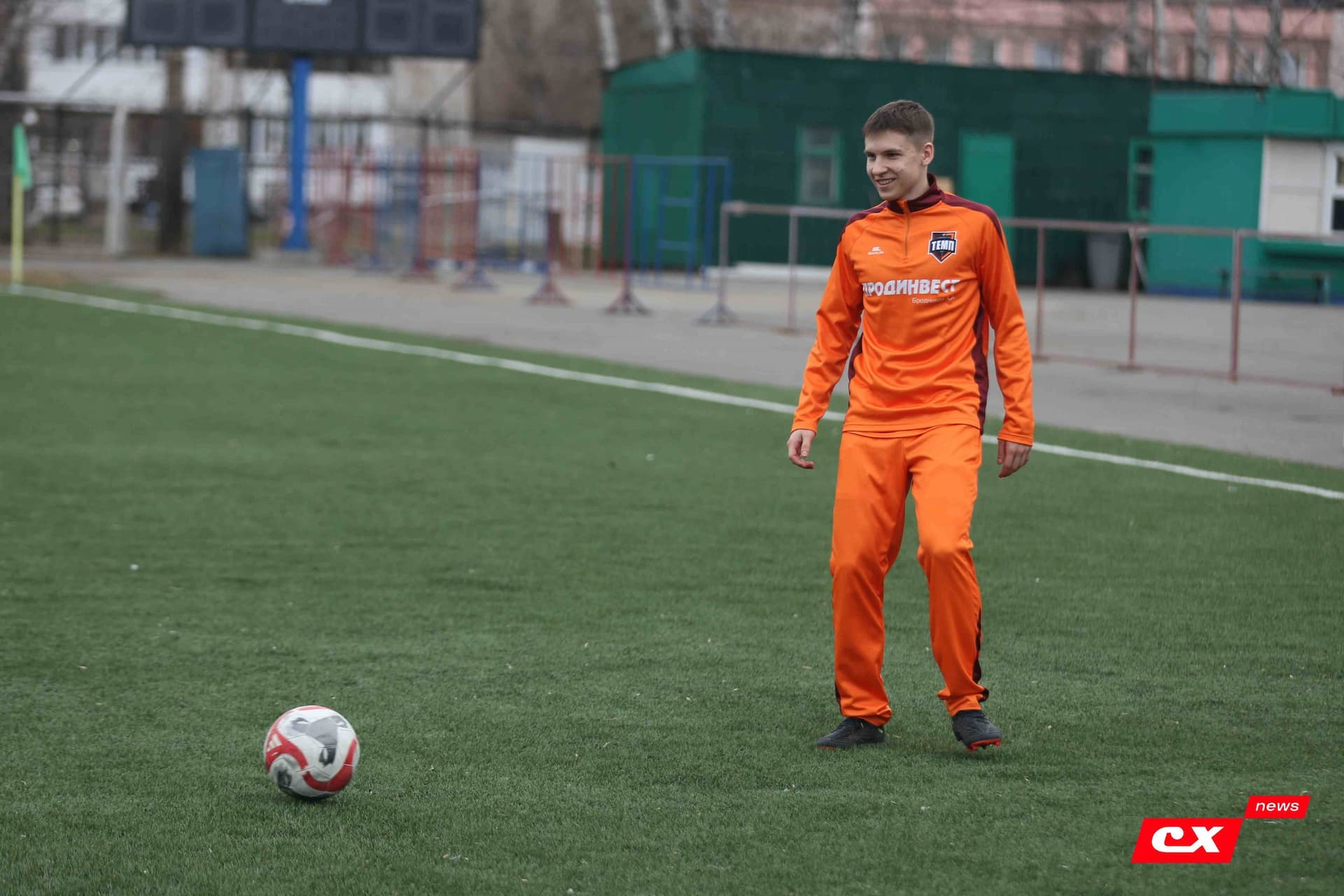 «Темп» 9:1 «Алтай». Турнир памяти В. Фомичёва. 1-й тур. 08.04.25. «CX News», В. Мартынов; «Алтайский спорт», А. Чёрный — кадр 10