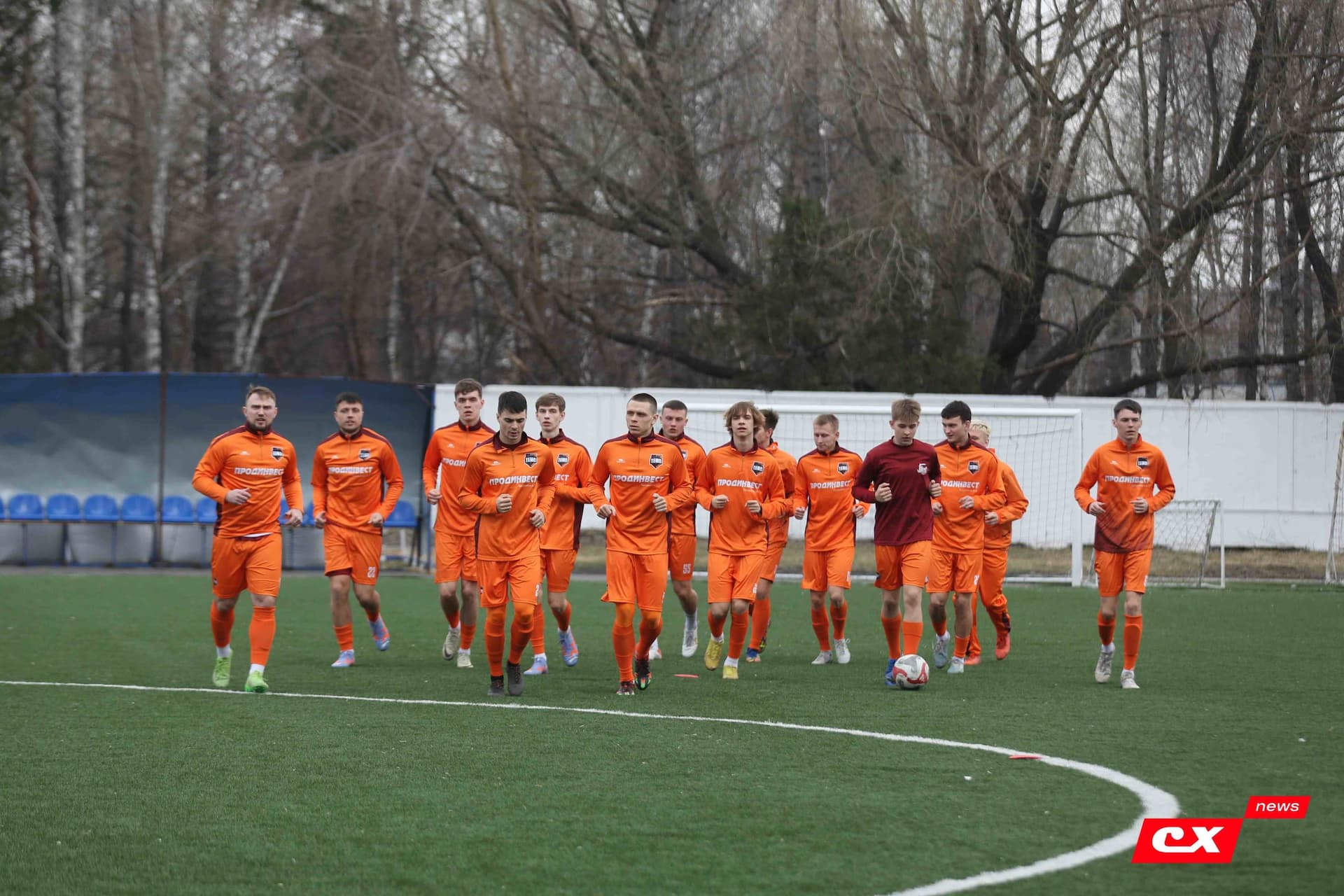 «Темп» 9:1 «Алтай». Турнир памяти В. Фомичёва. 1-й тур. 08.04.25. «CX News», В. Мартынов; «Алтайский спорт», А. Чёрный — кадр 11