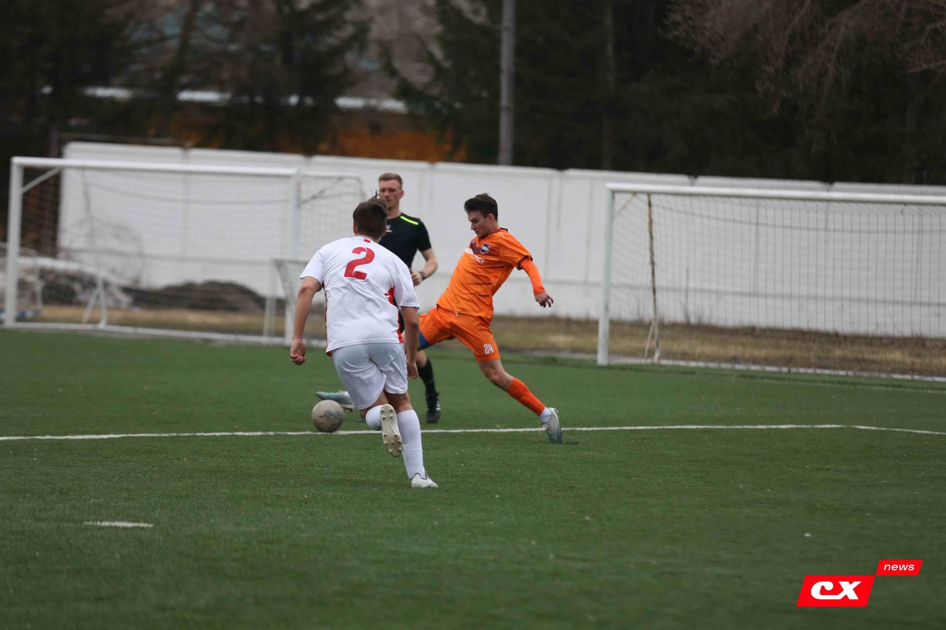 «Темп» 9:1 «Алтай». Турнир памяти В. Фомичёва. 1-й тур. 08.04.25. «CX News», В. Мартынов; «Алтайский спорт», А. Чёрный — кадр 132