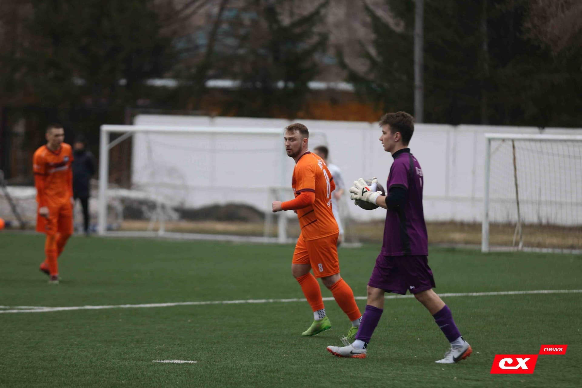 «Темп» 9:1 «Алтай». Турнир памяти В. Фомичёва. 1-й тур. 08.04.25. «CX News», В. Мартынов; «Алтайский спорт», А. Чёрный — кадр 135