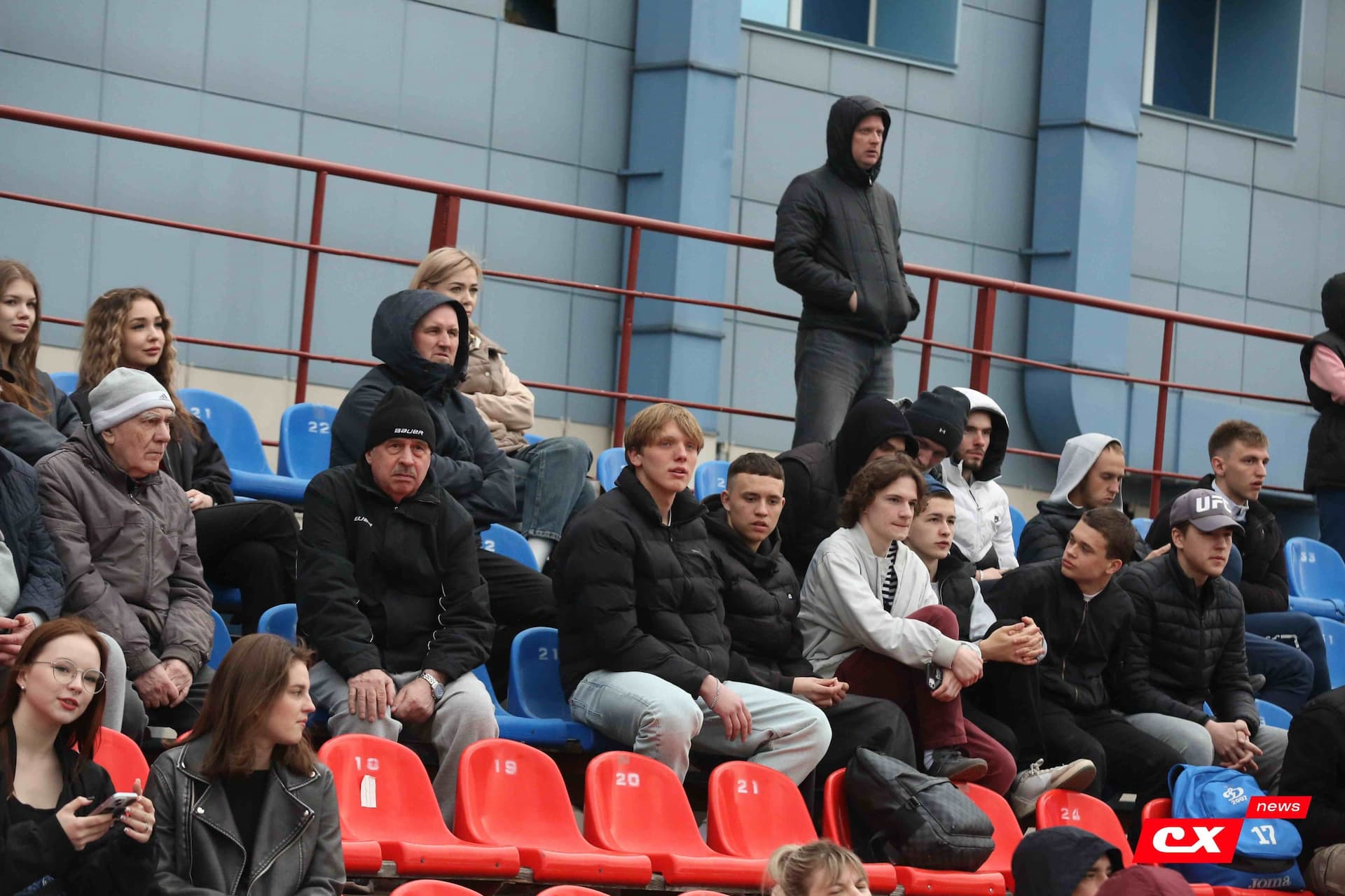 «Темп» 9:1 «Алтай». Турнир памяти В. Фомичёва. 1-й тур. 08.04.25. «CX News», В. Мартынов; «Алтайский спорт», А. Чёрный — кадр 150