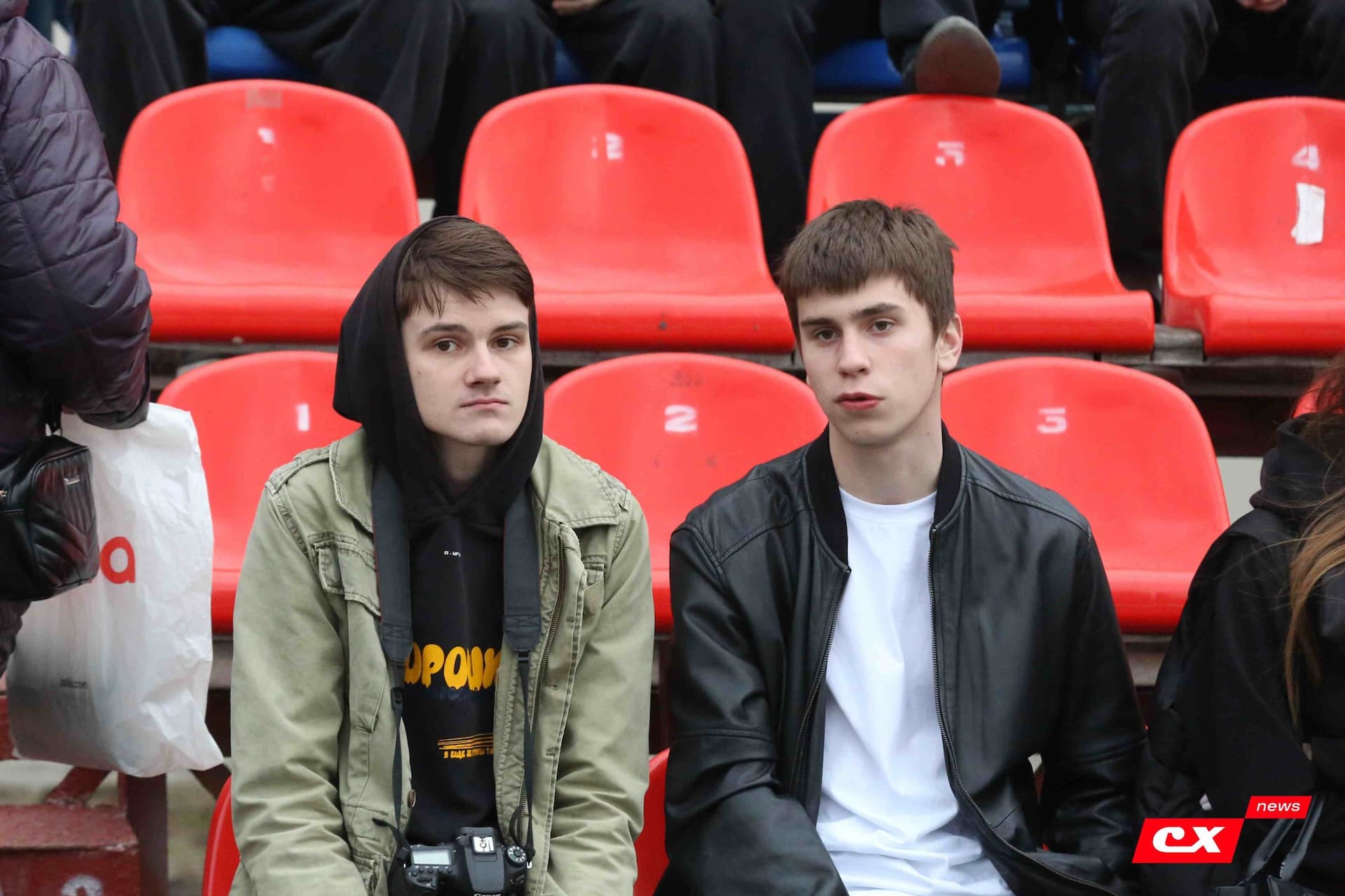 «Темп» 9:1 «Алтай». Турнир памяти В. Фомичёва. 1-й тур. 08.04.25. «CX News», В. Мартынов; «Алтайский спорт», А. Чёрный — кадр 151