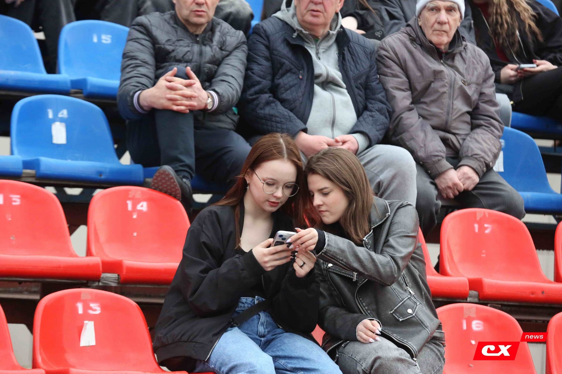 «Темп» 9:1 «Алтай». Турнир памяти В. Фомичёва. 1-й тур. 08.04.25. «CX News», В. Мартынов; «Алтайский спорт», А. Чёрный — кадр 152