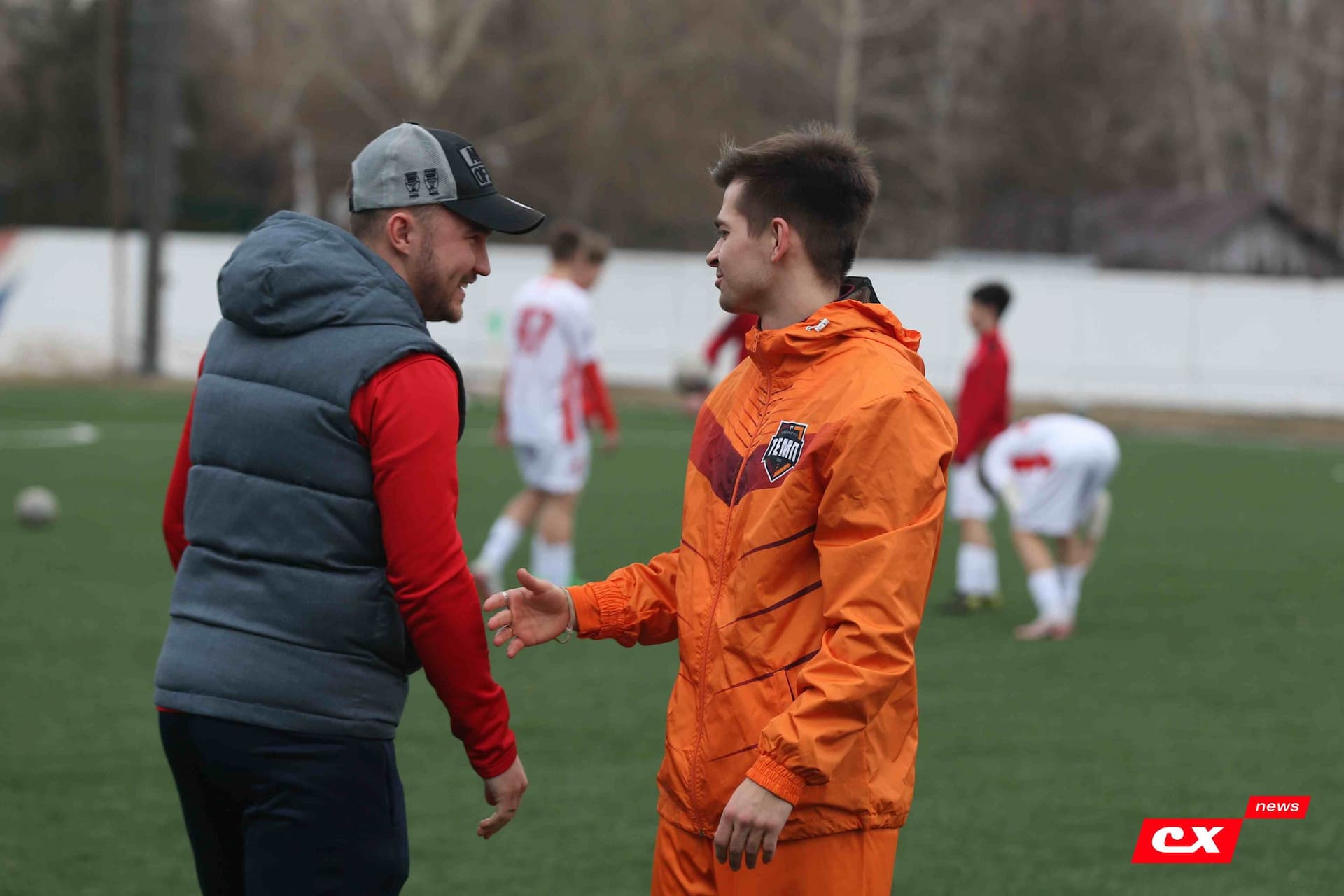 «Темп» 9:1 «Алтай». Турнир памяти В. Фомичёва. 1-й тур. 08.04.25. «CX News», В. Мартынов; «Алтайский спорт», А. Чёрный — кадр 16