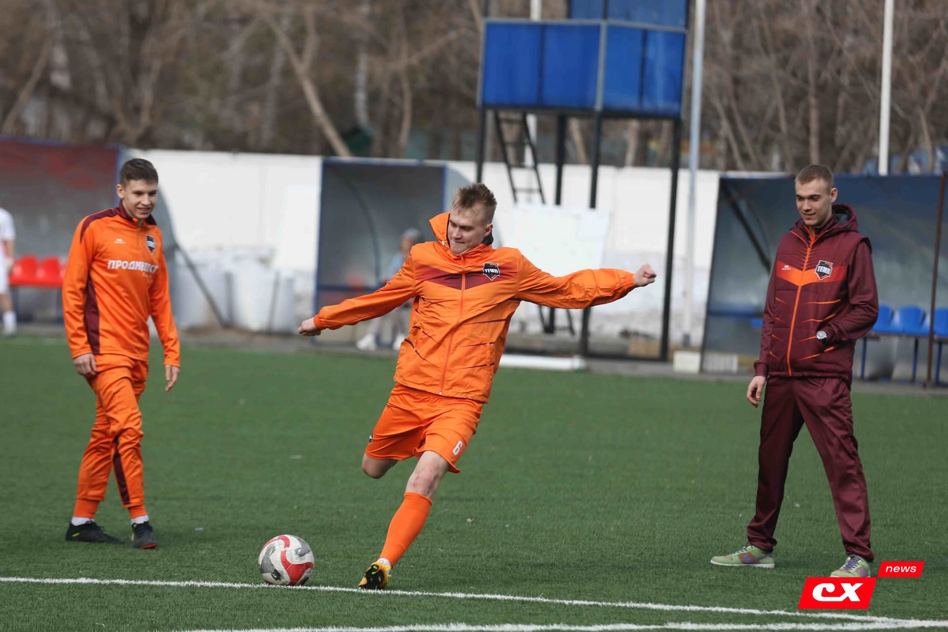 «Темп» 9:1 «Алтай». Турнир памяти В. Фомичёва. 1-й тур. 08.04.25. «CX News», В. Мартынов; «Алтайский спорт», А. Чёрный — кадр 43