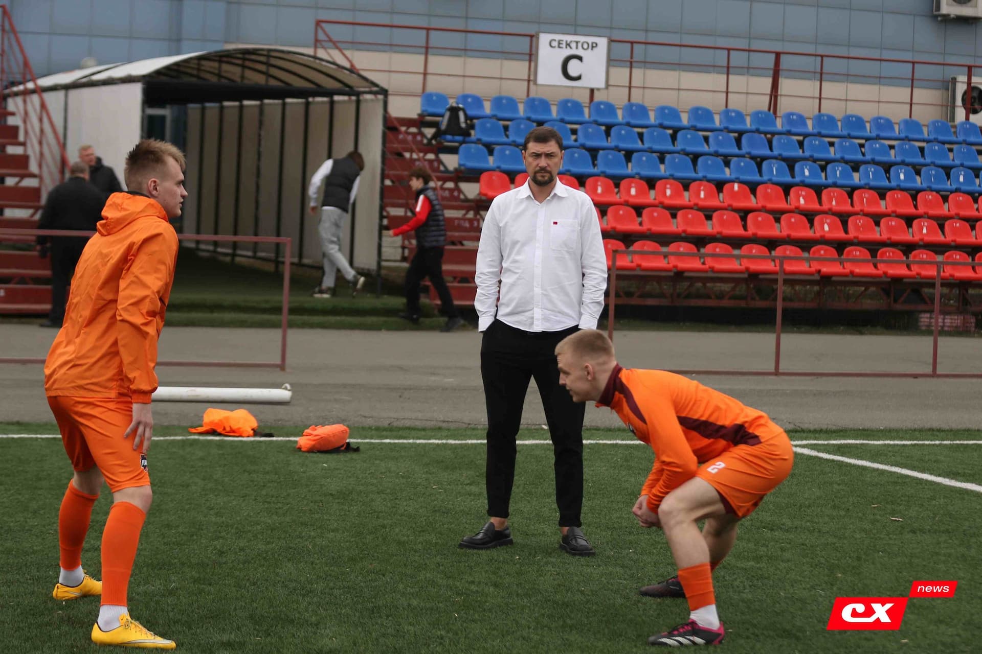 «Темп» 9:1 «Алтай». Турнир памяти В. Фомичёва. 1-й тур. 08.04.25. «CX News», В. Мартынов; «Алтайский спорт», А. Чёрный — кадр 5