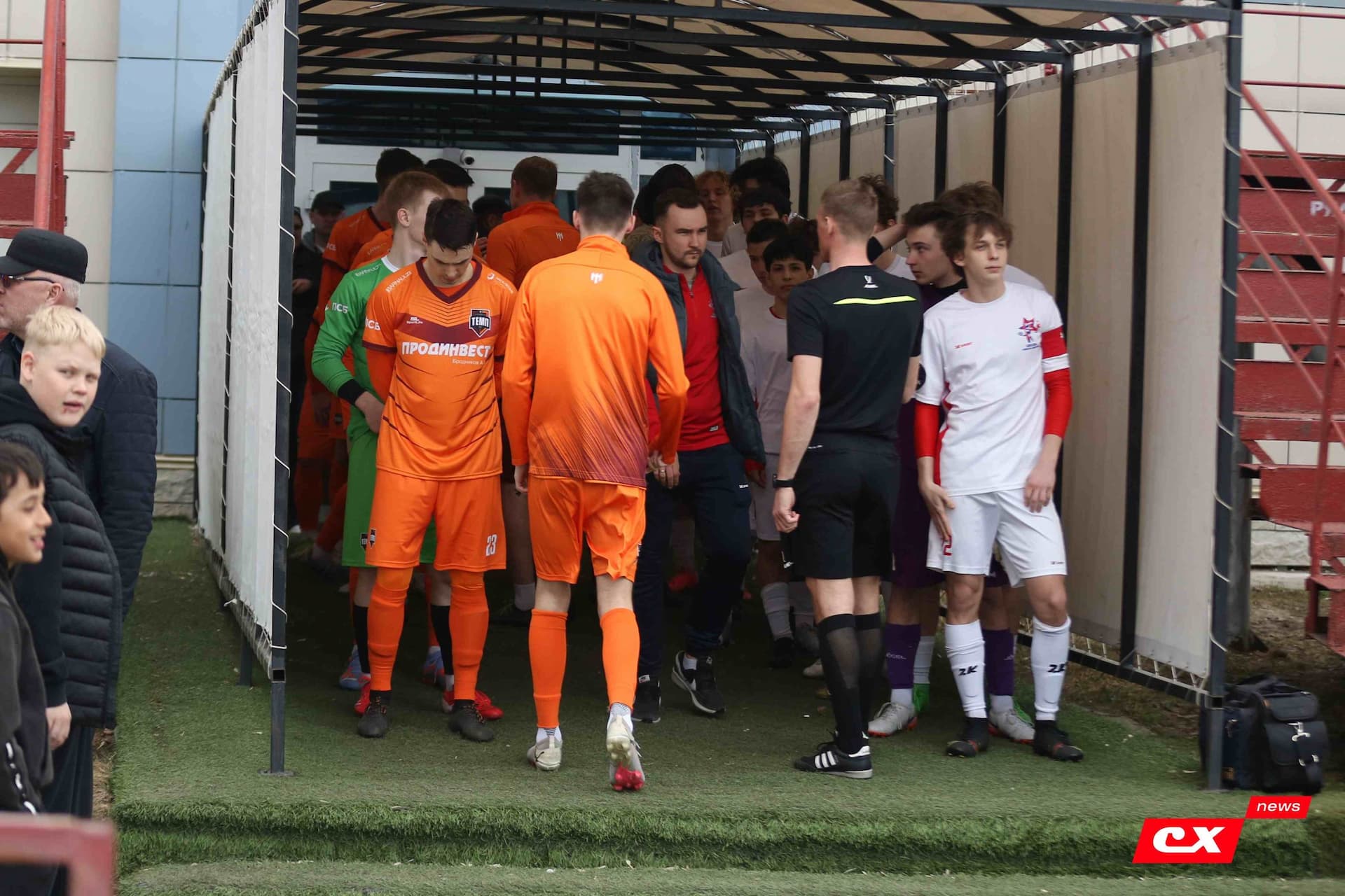 «Темп» 9:1 «Алтай». Турнир памяти В. Фомичёва. 1-й тур. 08.04.25. «CX News», В. Мартынов; «Алтайский спорт», А. Чёрный — кадр 59