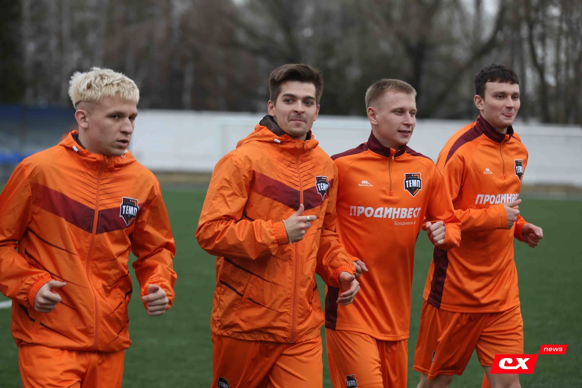 «Темп» 9:1 «Алтай». Турнир памяти В. Фомичёва. 1-й тур. 08.04.25. «CX News», В. Мартынов; «Алтайский спорт», А. Чёрный — кадр 6