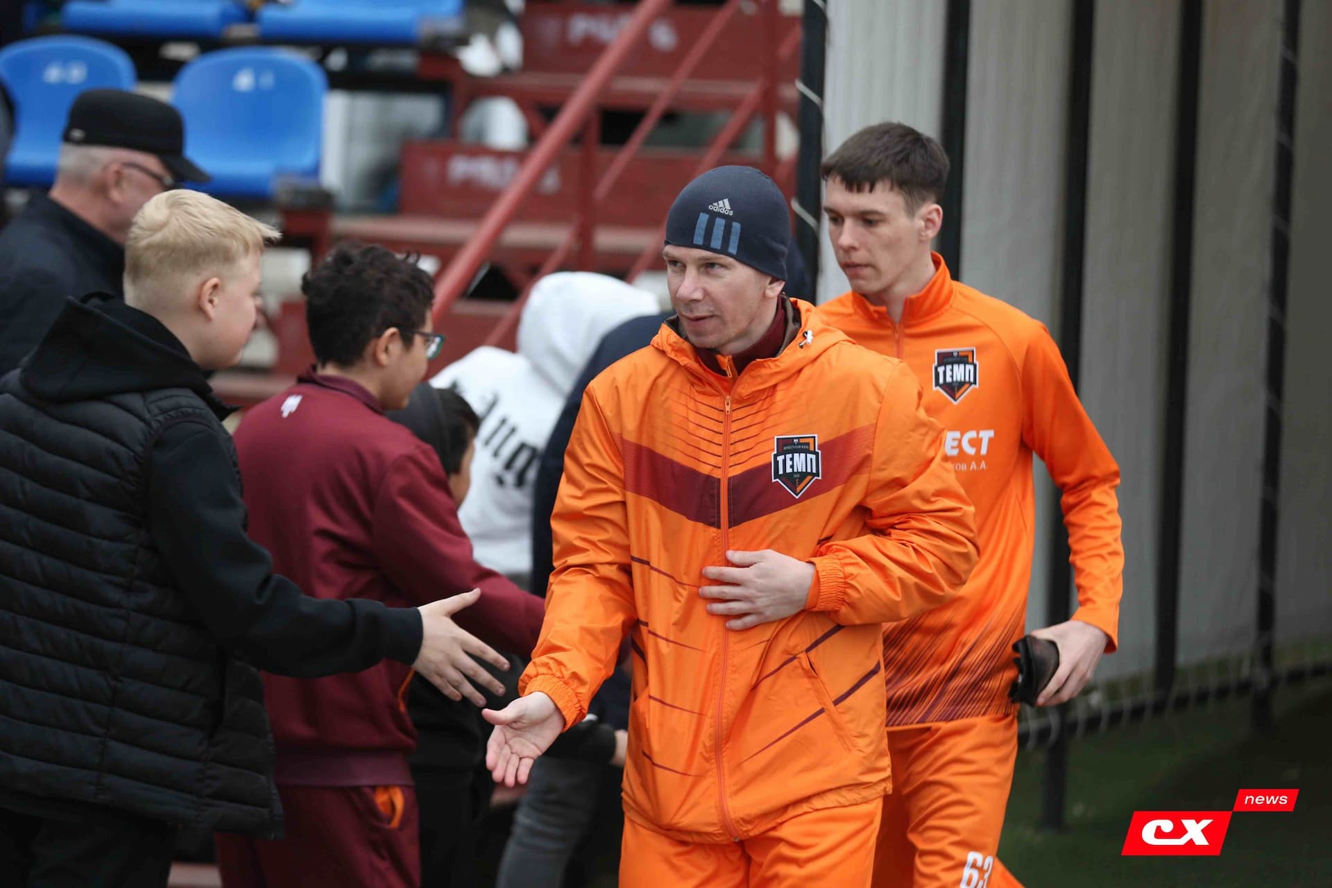 «Темп» 9:1 «Алтай». Турнир памяти В. Фомичёва. 1-й тур. 08.04.25. «CX News», В. Мартынов; «Алтайский спорт», А. Чёрный — кадр 68