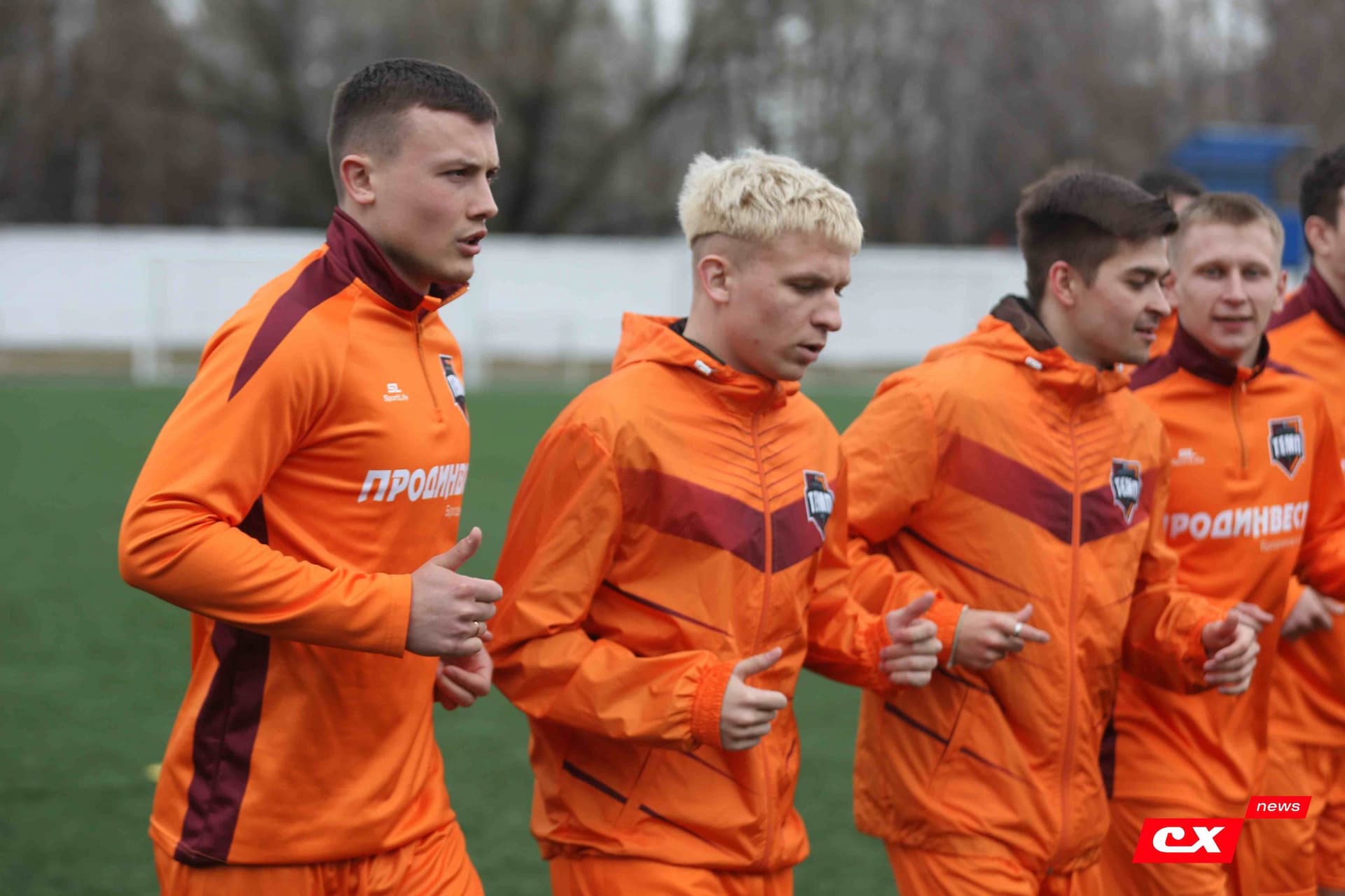 «Темп» 9:1 «Алтай». Турнир памяти В. Фомичёва. 1-й тур. 08.04.25. «CX News», В. Мартынов; «Алтайский спорт», А. Чёрный — кадр 7