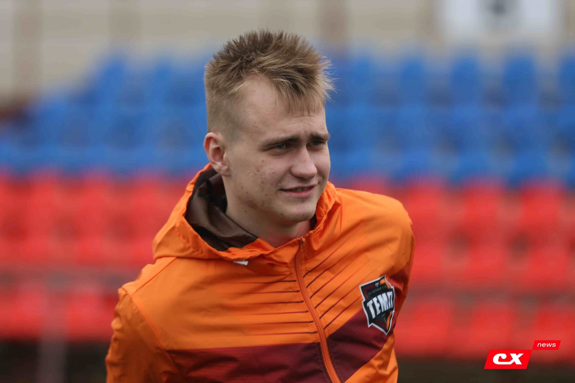 «Темп» 9:1 «Алтай». Турнир памяти В. Фомичёва. 1-й тур. 08.04.25. «CX News», В. Мартынов; «Алтайский спорт», А. Чёрный — кадр 8