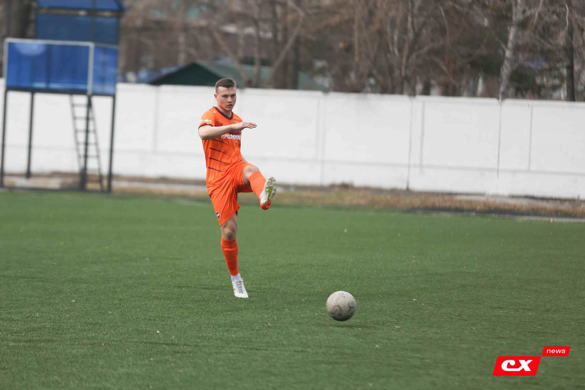 «Темп» 9:1 «Алтай». Турнир памяти В. Фомичёва. 1-й тур. 08.04.25. «CX News», В. Мартынов; «Алтайский спорт», А. Чёрный — кадр 84