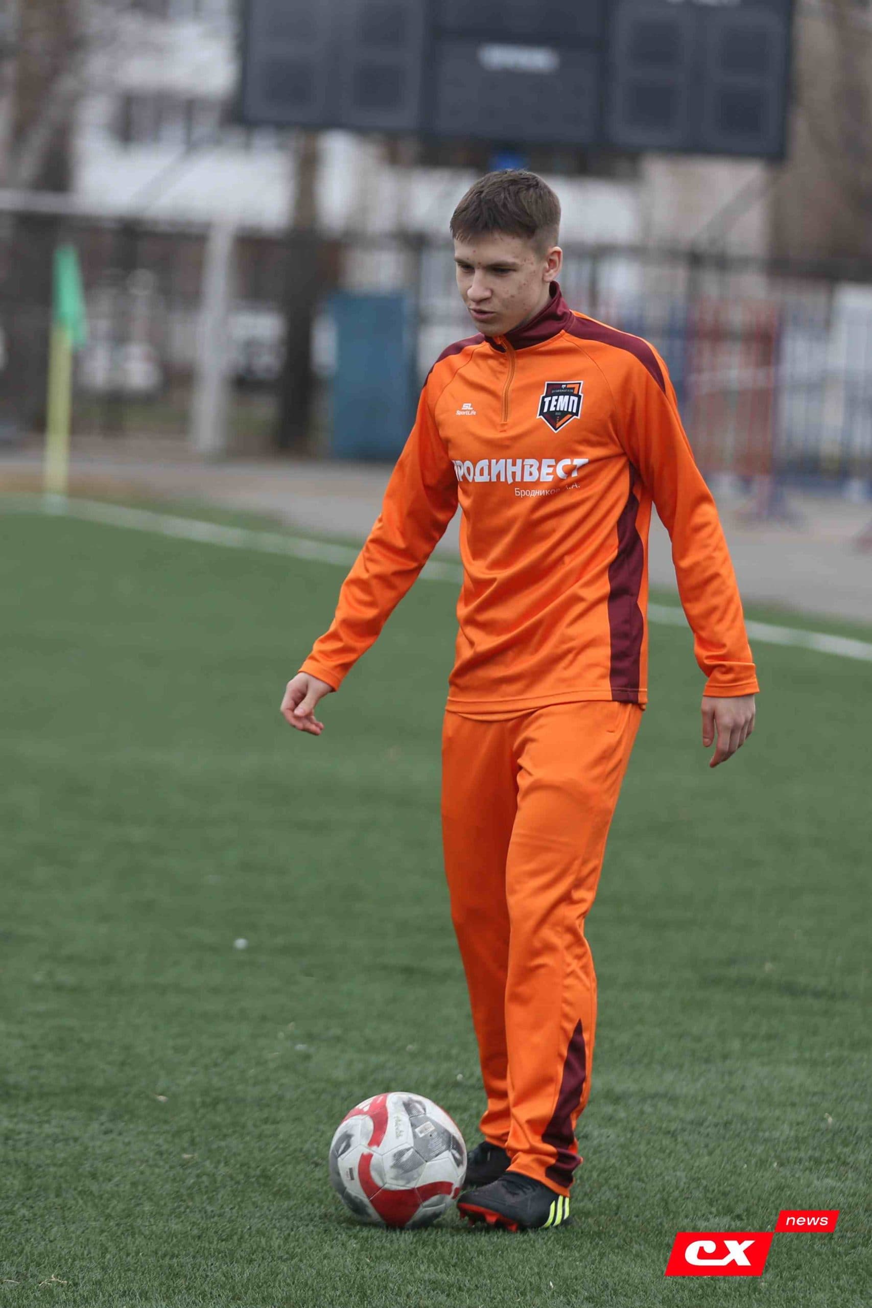 «Темп» 9:1 «Алтай». Турнир памяти В. Фомичёва. 1-й тур. 08.04.25. «CX News», В. Мартынов; «Алтайский спорт», А. Чёрный — кадр 9