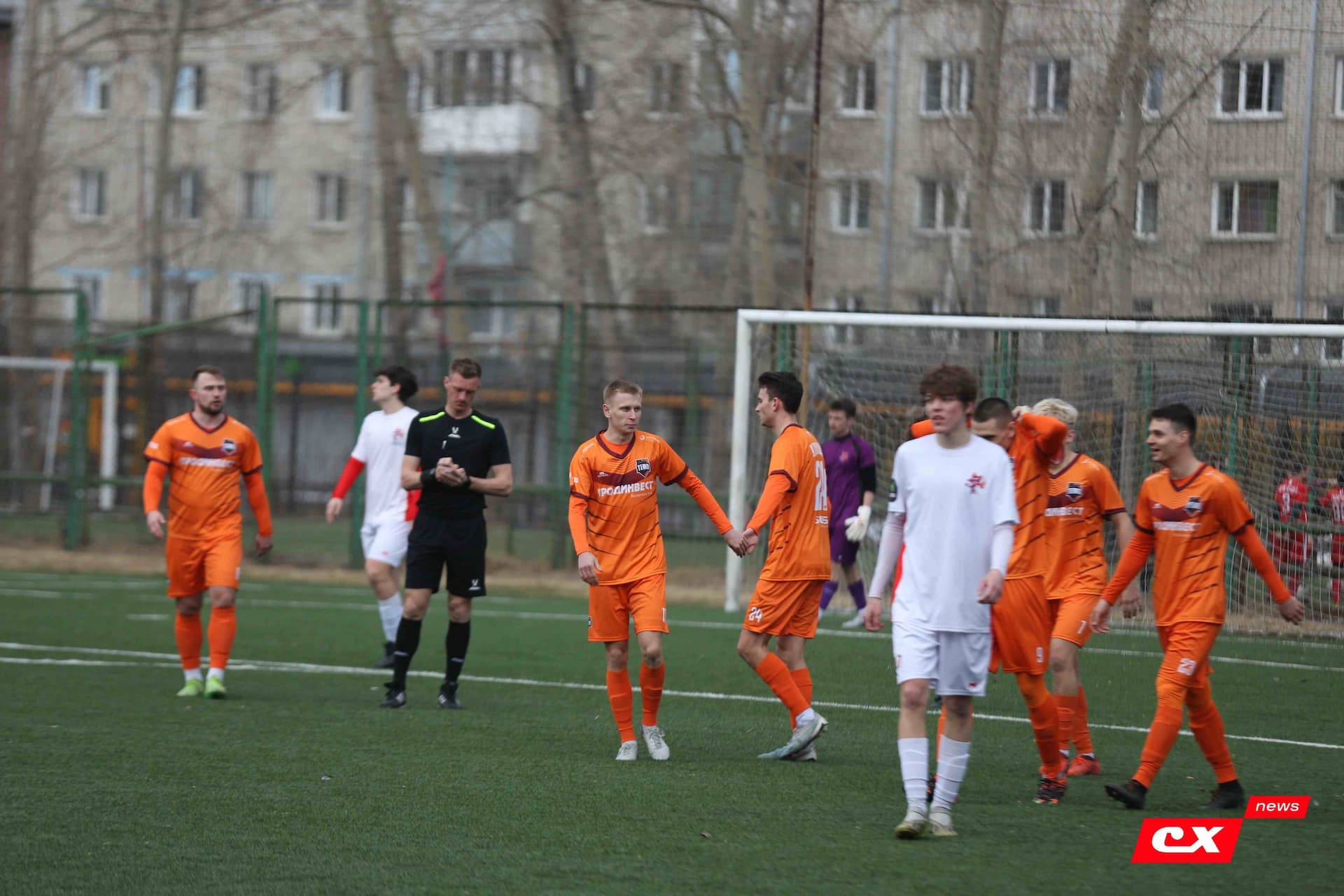 «Темп» 9:1 «Алтай». Турнир памяти В. Фомичёва. 1-й тур. 08.04.25. «CX News», В. Мартынов; «Алтайский спорт», А. Чёрный — кадр 90