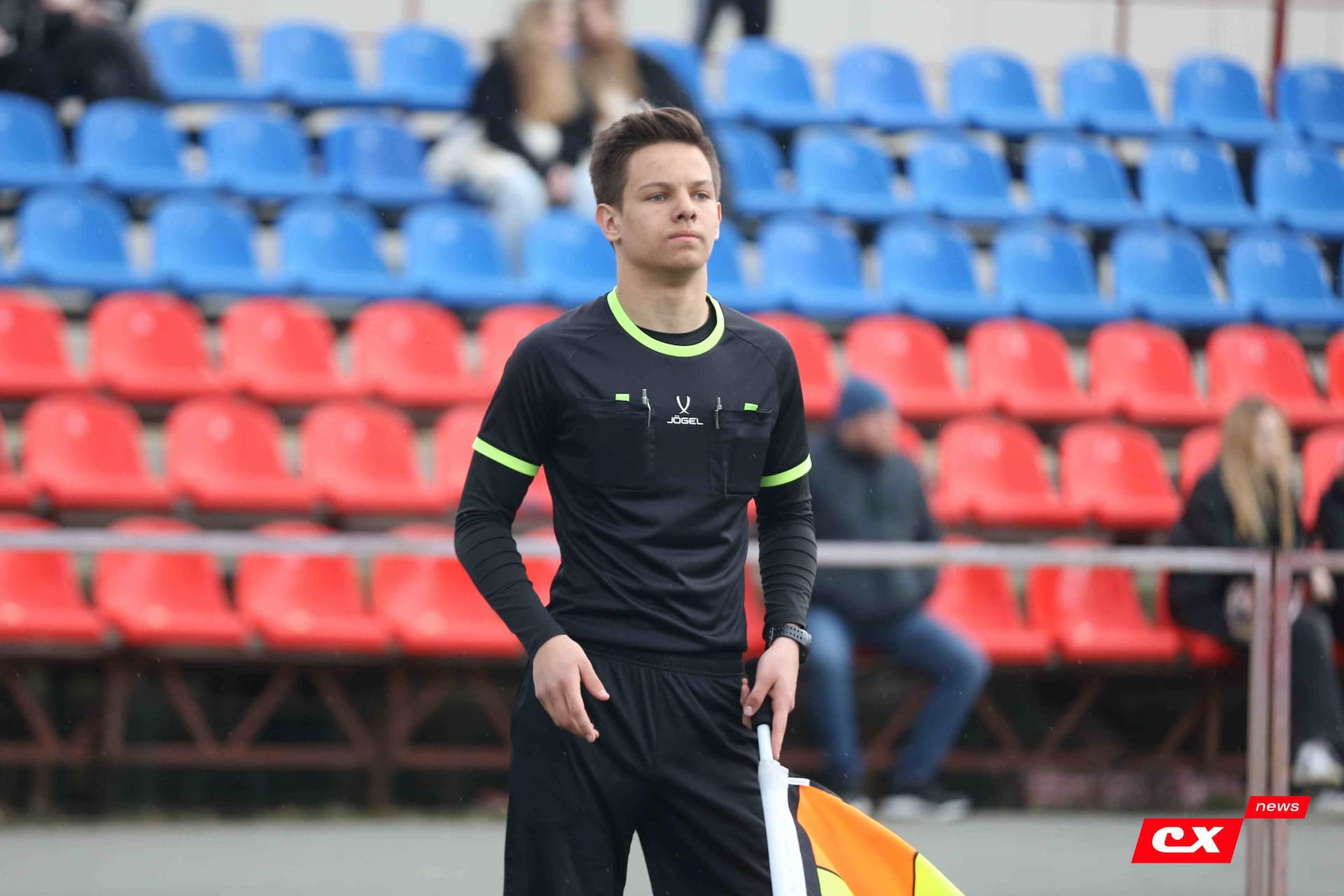 «Темп» 9:1 «Алтай». Турнир памяти В. Фомичёва. 1-й тур. 08.04.25. «CX News», В. Мартынов; «Алтайский спорт», А. Чёрный — кадр 99