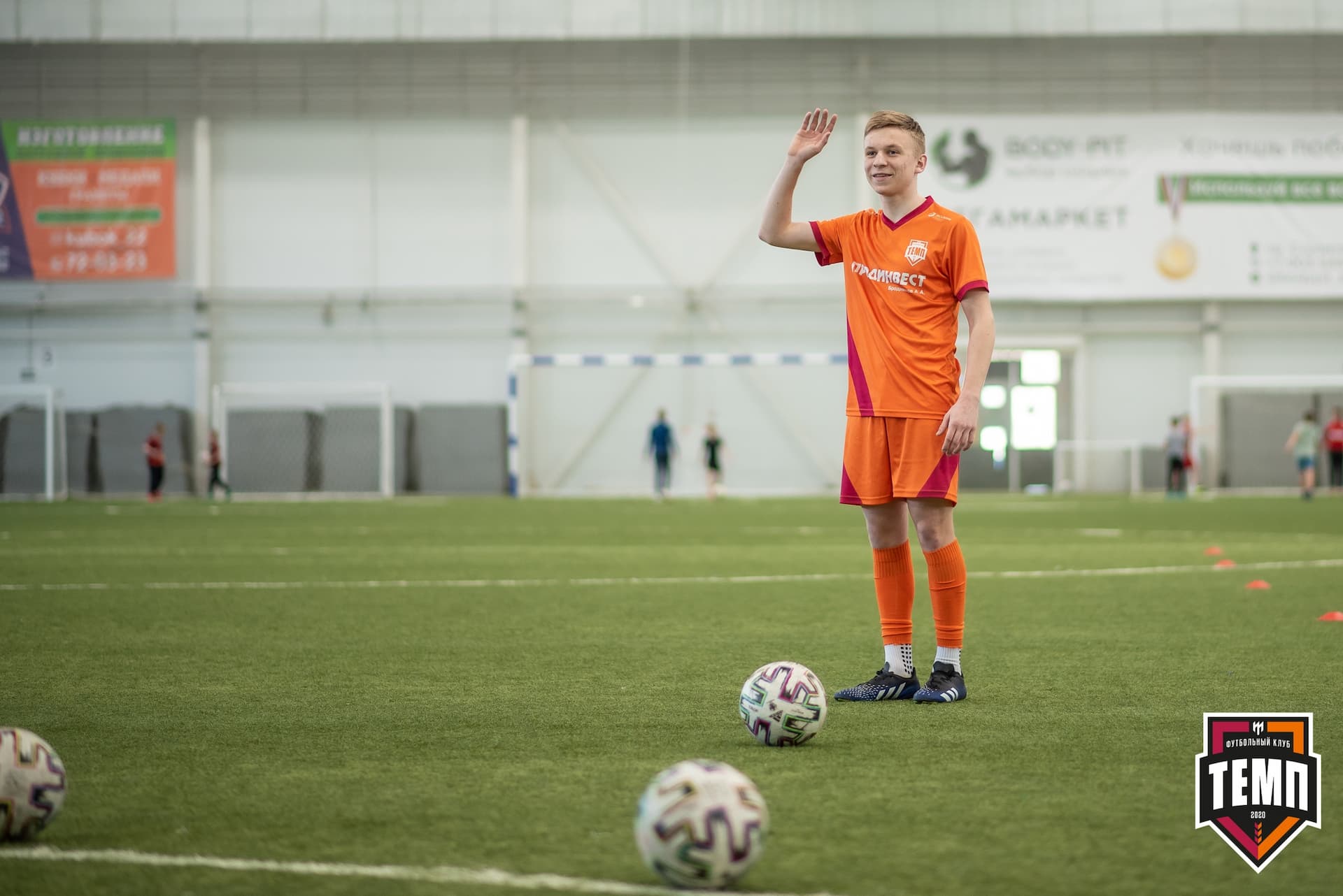 Турнир памяти В. Фомичёва. «Темп» 5:0 «Строитель» (Бийск). 10 апреля — кадр 9