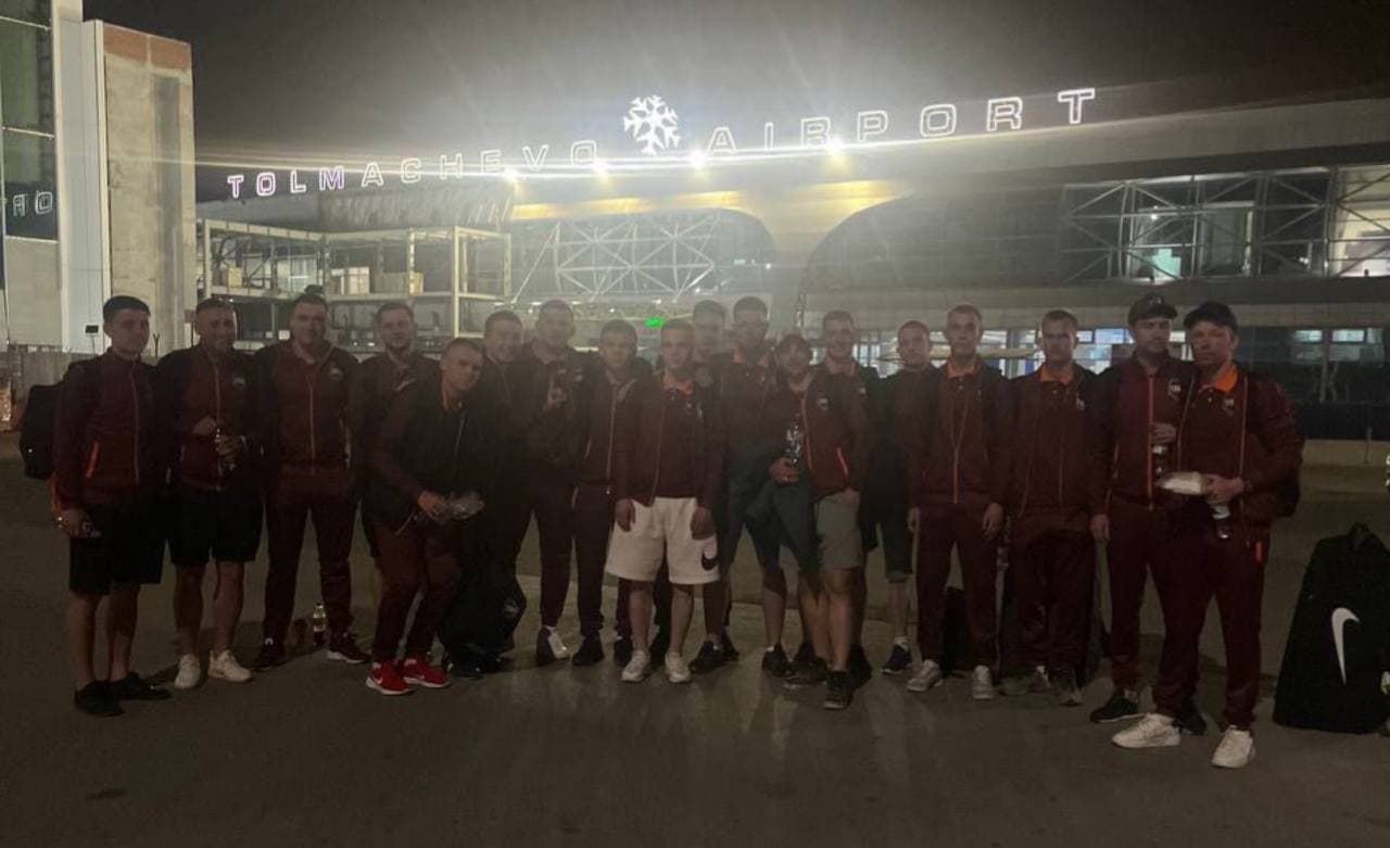 В Иркутск отправились 17 футболистов!