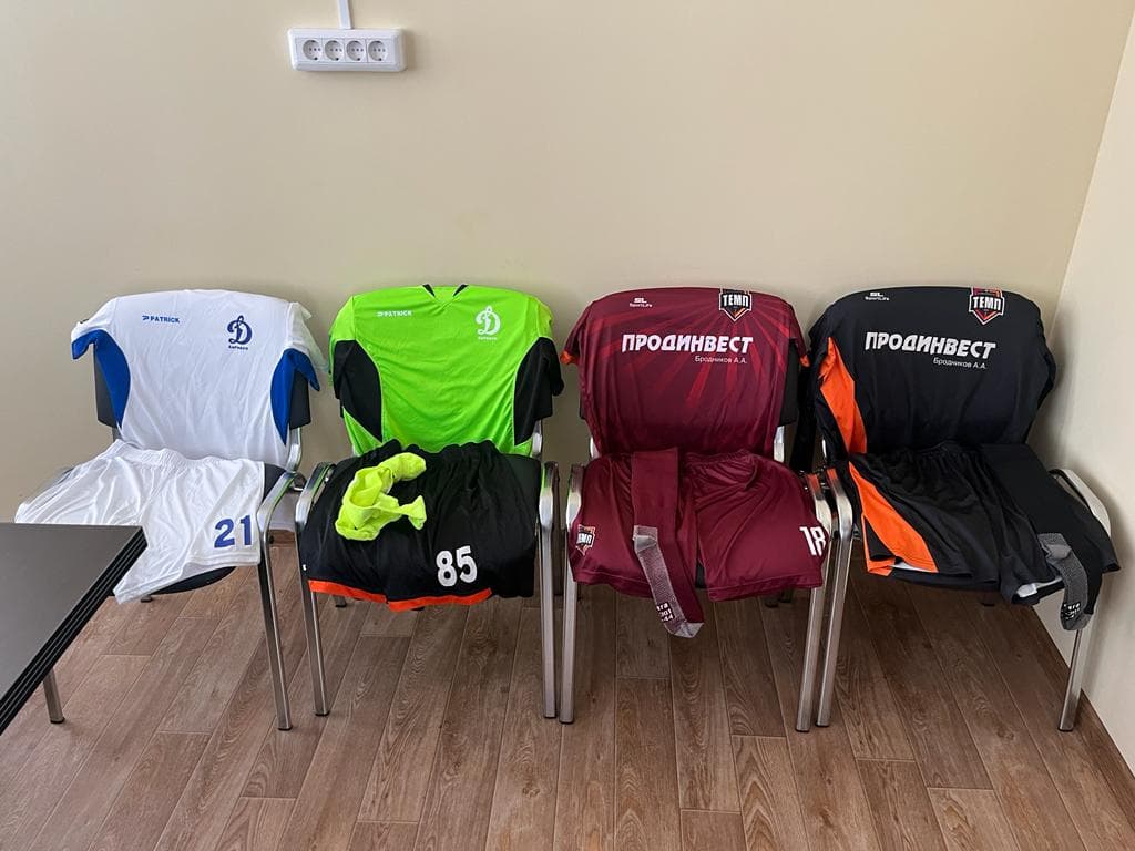 Играем в бордовом!