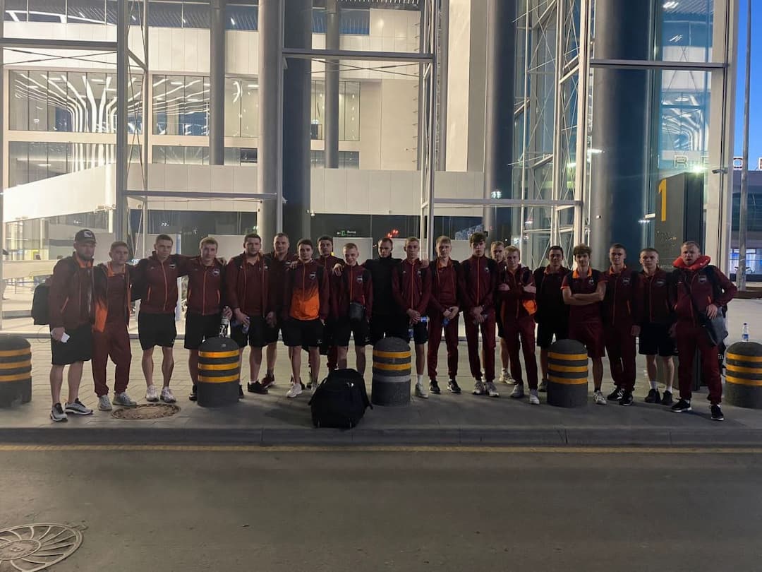 В Иркутск отправились 19 футболистов!