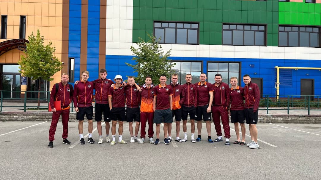 В Ключи отправились 12 футболистов!