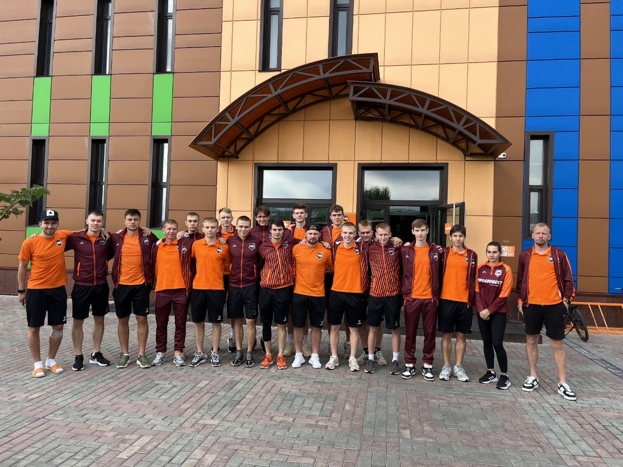 В Новосибирск отправились 18 футболистов!