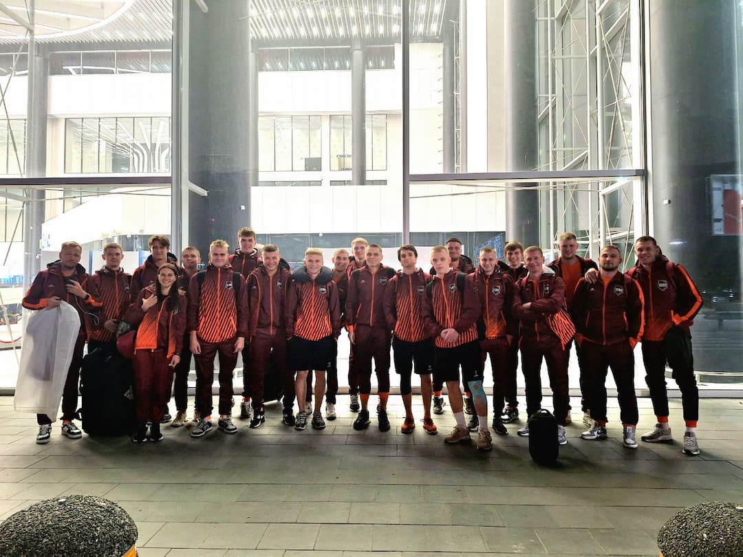 В Читу отправились 19 футболистов!