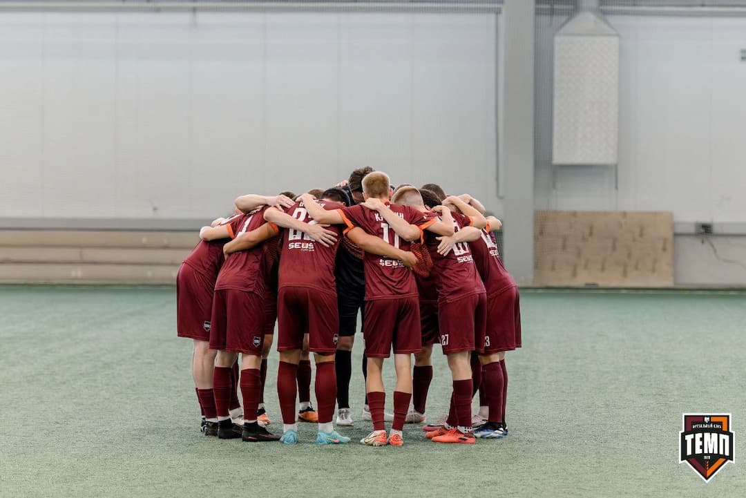 В Бийск отправились 20 футболистов!