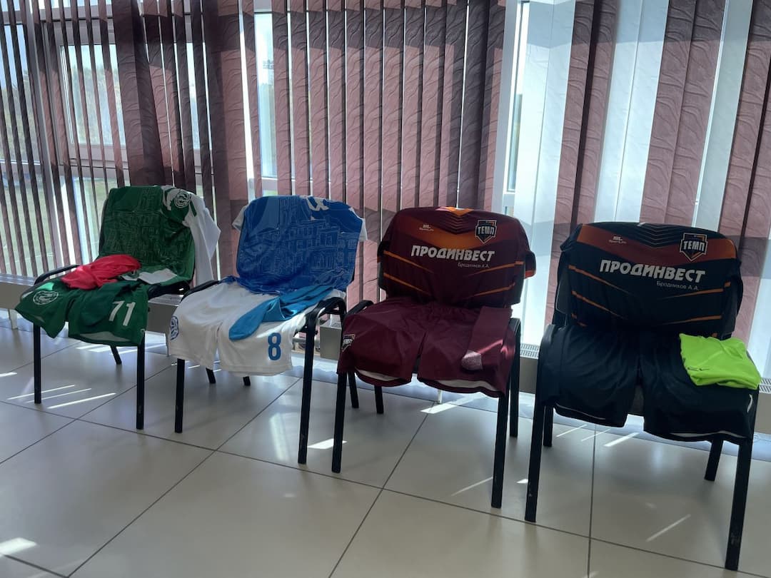 Сегодня играем в бордовом!