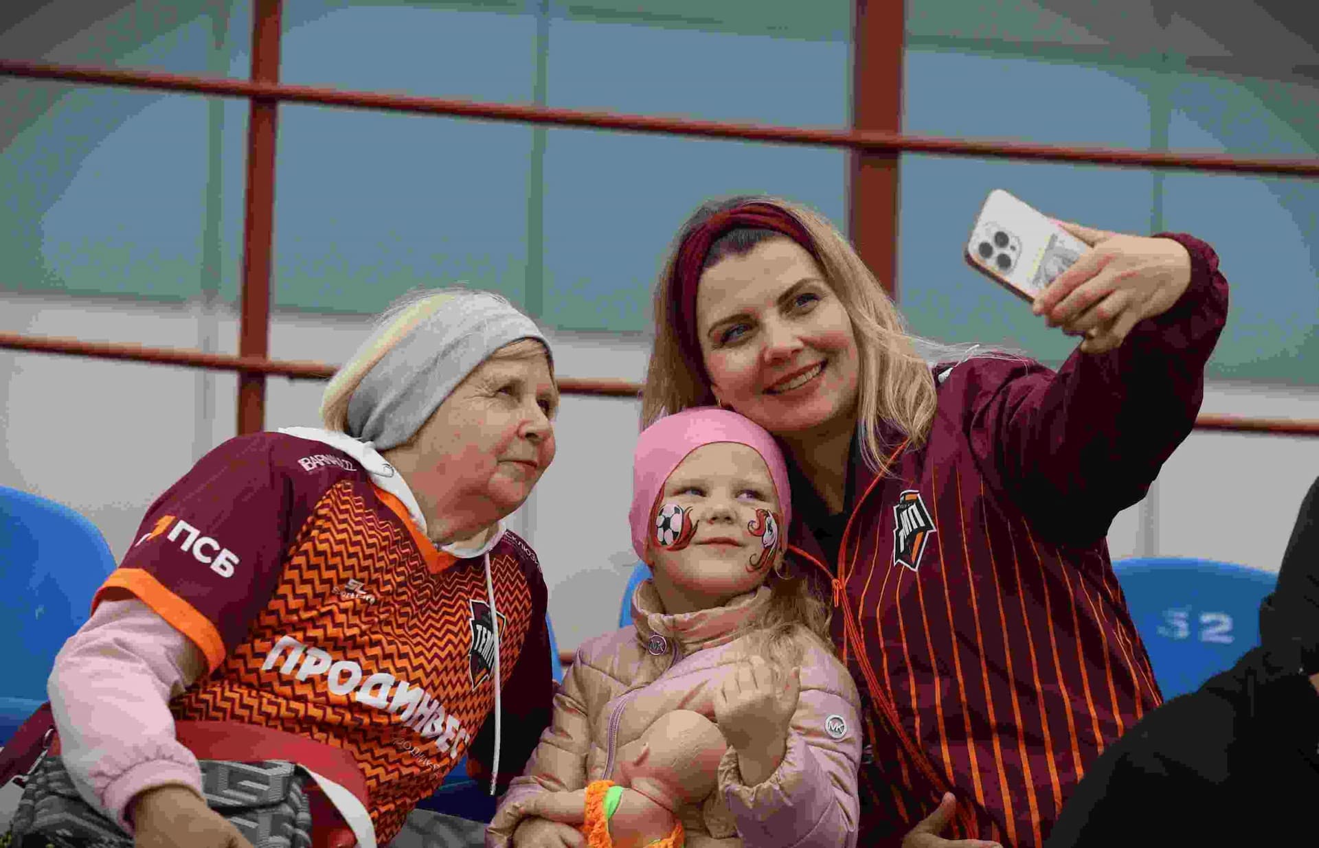 «Темп» 0:1 «Знамя Труда». FONBET Кубок России. 10.09.2025. СМИ: Владимир Мартынов («CX News»), Александр Чёрный («Алтайский спорт»), Виталий Барабаш (Сетевое издание "Толк"), Андрей Каспришин («Алтайская правда») — кадр 392