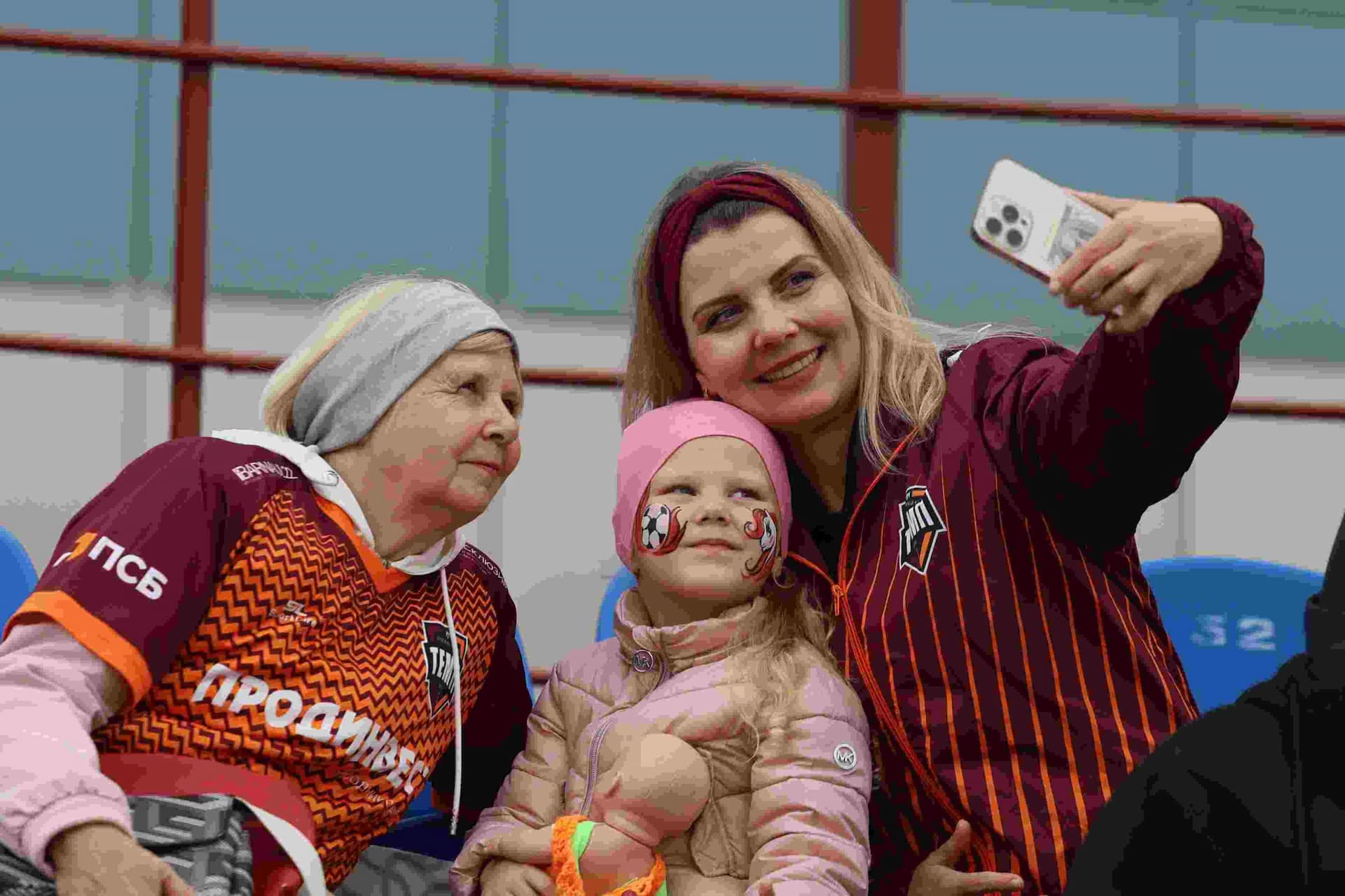 «Темп» 0:1 «Знамя Труда». FONBET Кубок России. 10.09.2025. СМИ: Владимир Мартынов («CX News»), Александр Чёрный («Алтайский спорт»), Виталий Барабаш (Сетевое издание "Толк"), Андрей Каспришин («Алтайская правда») — кадр 393