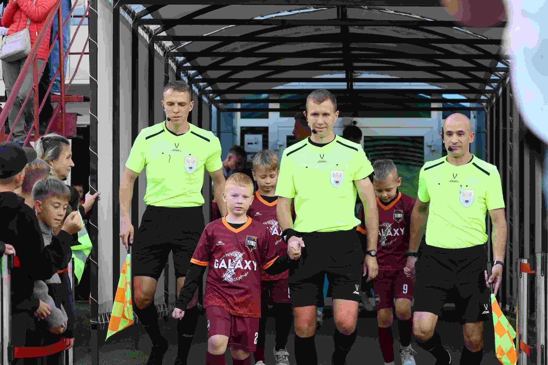 «Темп» 0:1 «Знамя Труда». FONBET Кубок России. 10.09.2025. СМИ: Владимир Мартынов («CX News»), Александр Чёрный («Алтайский спорт»), Виталий Барабаш (Сетевое издание "Толк"), Андрей Каспришин («Алтайская правда») — кадр 417