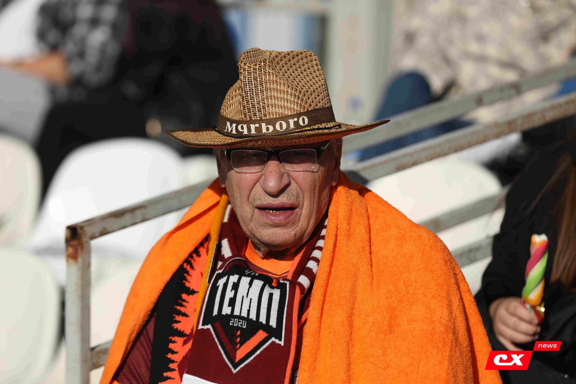 «Полимер» 2:2 «Темп». Третья лига. 05.09.2025. Владимир Мартынов («CX News») и Александр Чёрный («Алтайский спорт») — кадр 1