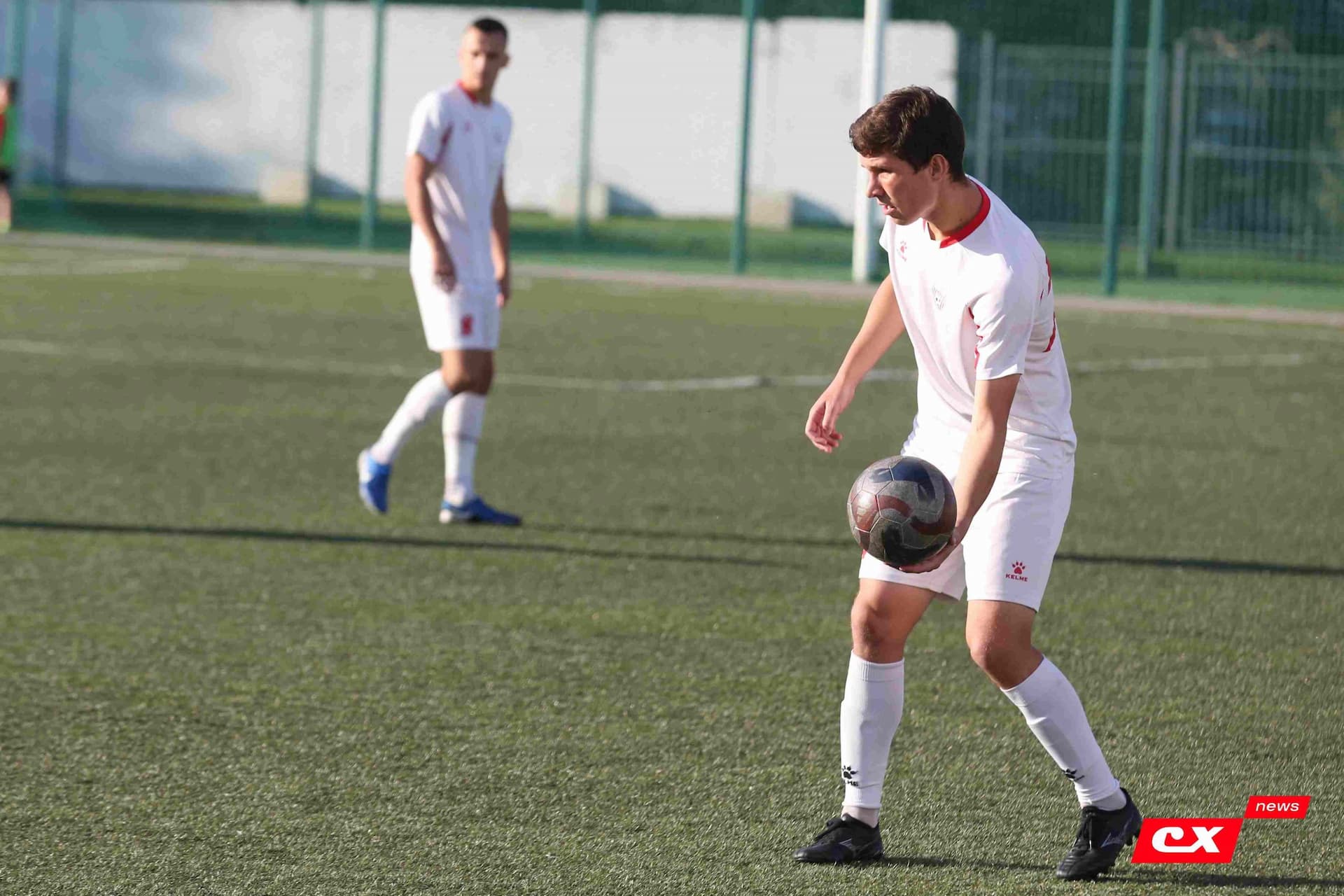 «Полимер» 2:2 «Темп». Третья лига. 05.09.2025. Владимир Мартынов («CX News») и Александр Чёрный («Алтайский спорт») — кадр 100