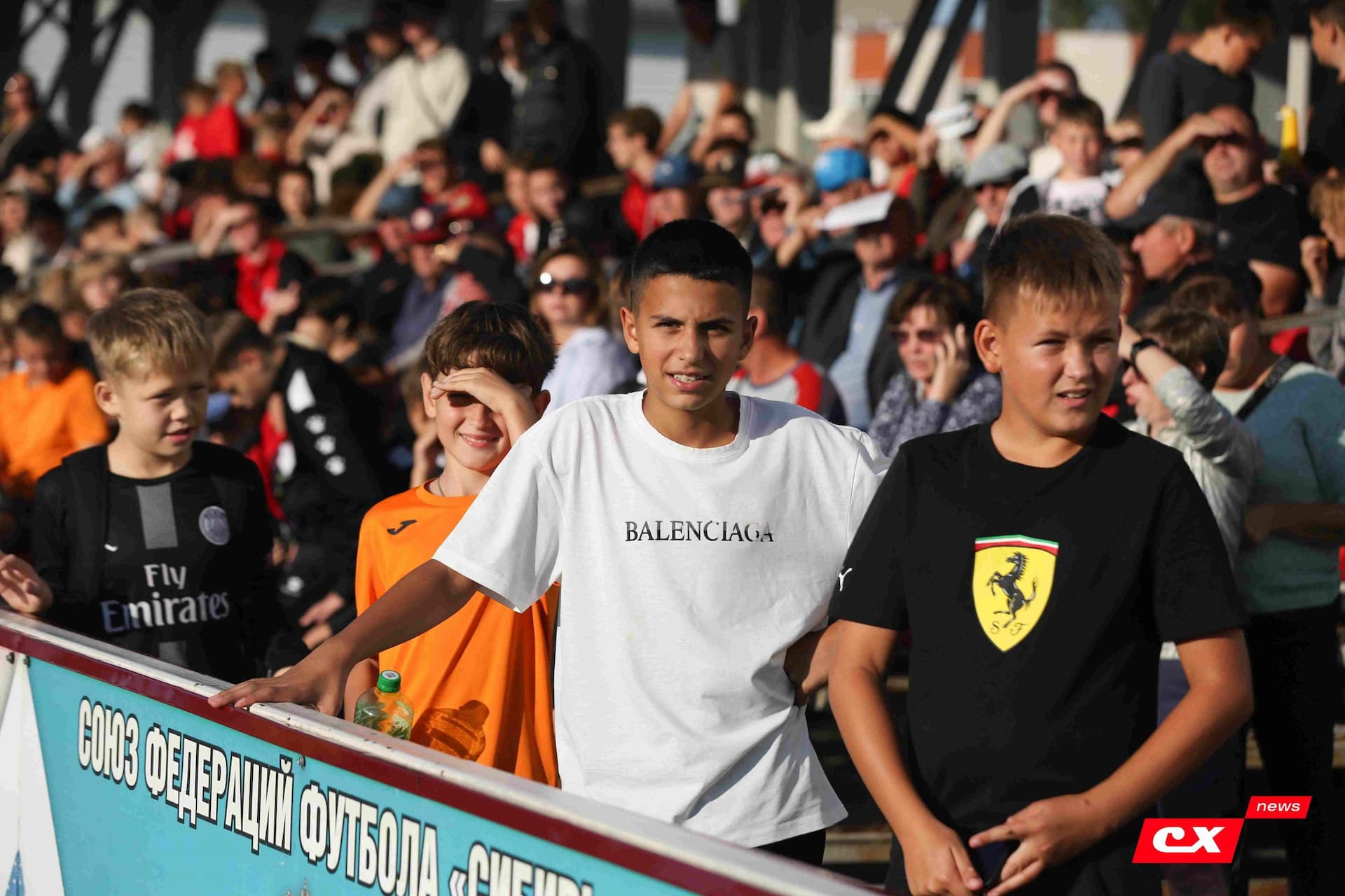 «Полимер» 2:2 «Темп». Третья лига. 05.09.2025. Владимир Мартынов («CX News») и Александр Чёрный («Алтайский спорт») — кадр 113