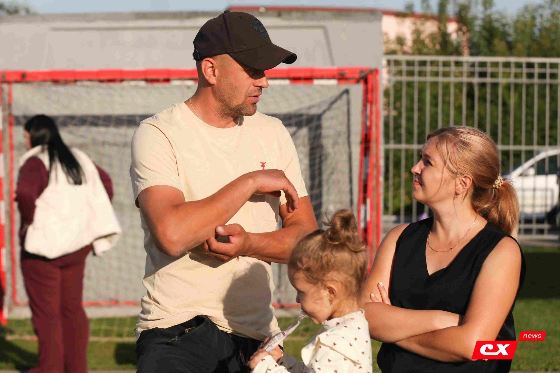 «Полимер» 2:2 «Темп». Третья лига. 05.09.2025. Владимир Мартынов («CX News») и Александр Чёрный («Алтайский спорт») — кадр 119