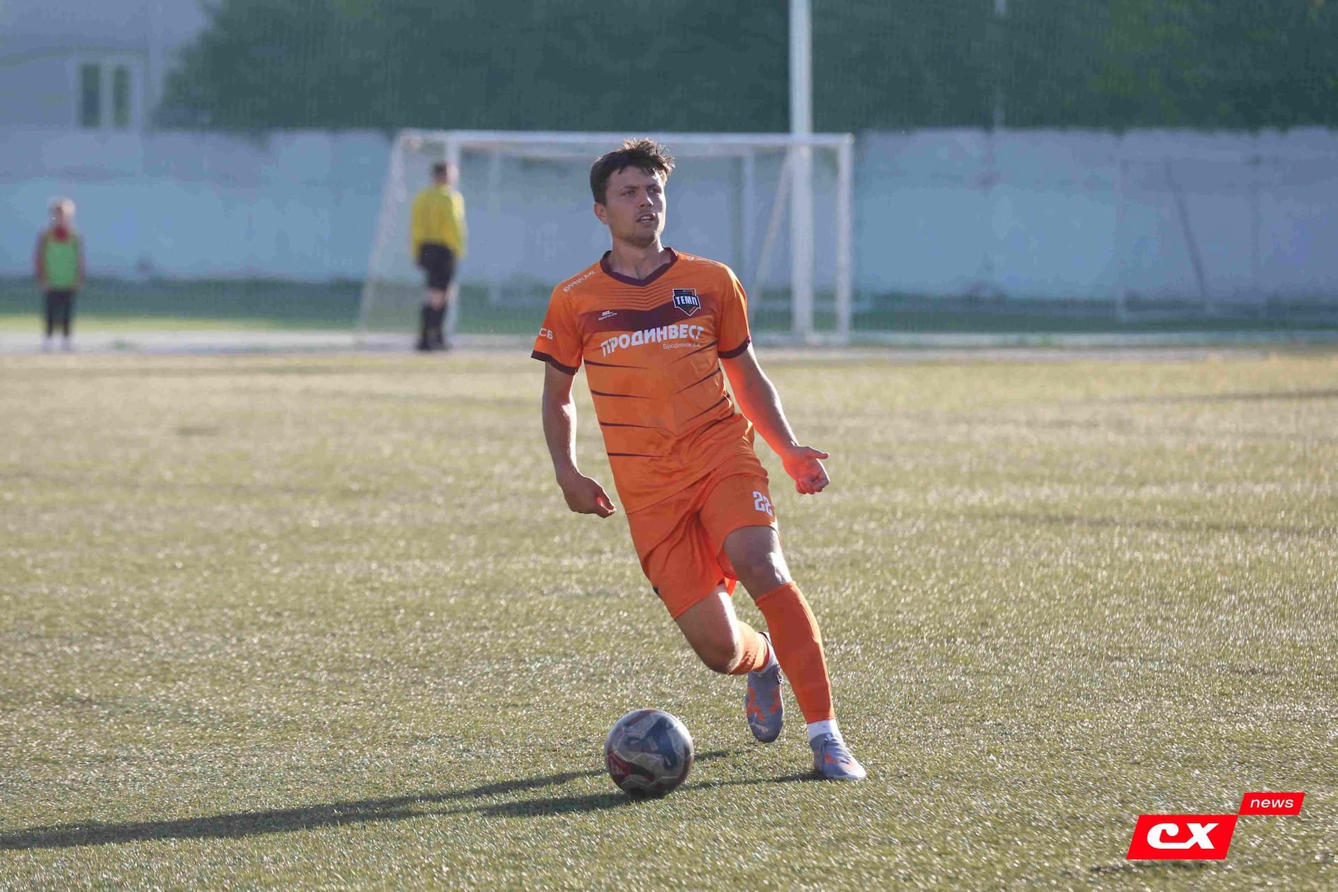 «Полимер» 2:2 «Темп». Третья лига. 05.09.2025. Владимир Мартынов («CX News») и Александр Чёрный («Алтайский спорт») — кадр 120