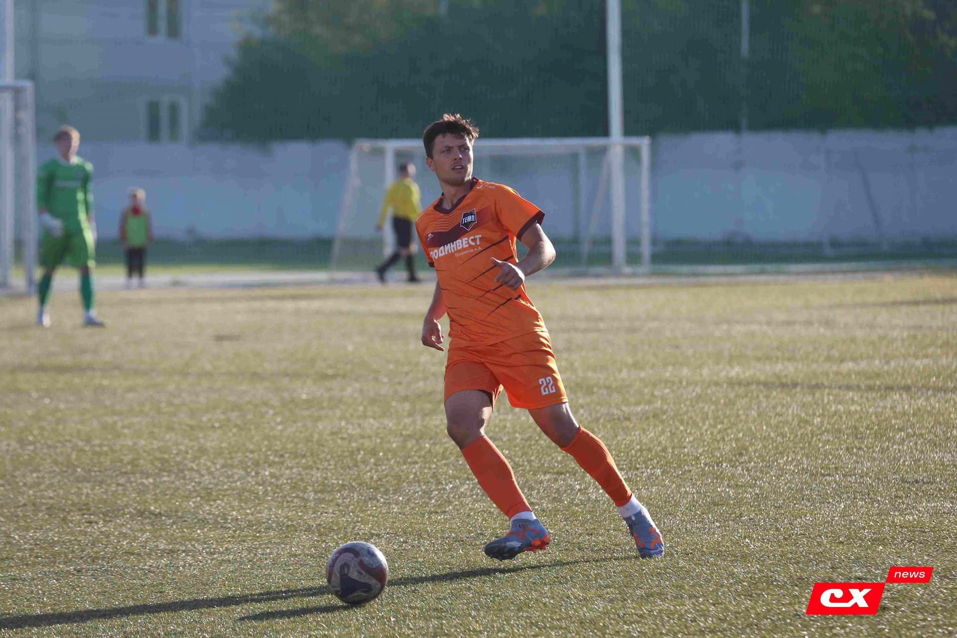 «Полимер» 2:2 «Темп». Третья лига. 05.09.2025. Владимир Мартынов («CX News») и Александр Чёрный («Алтайский спорт») — кадр 121