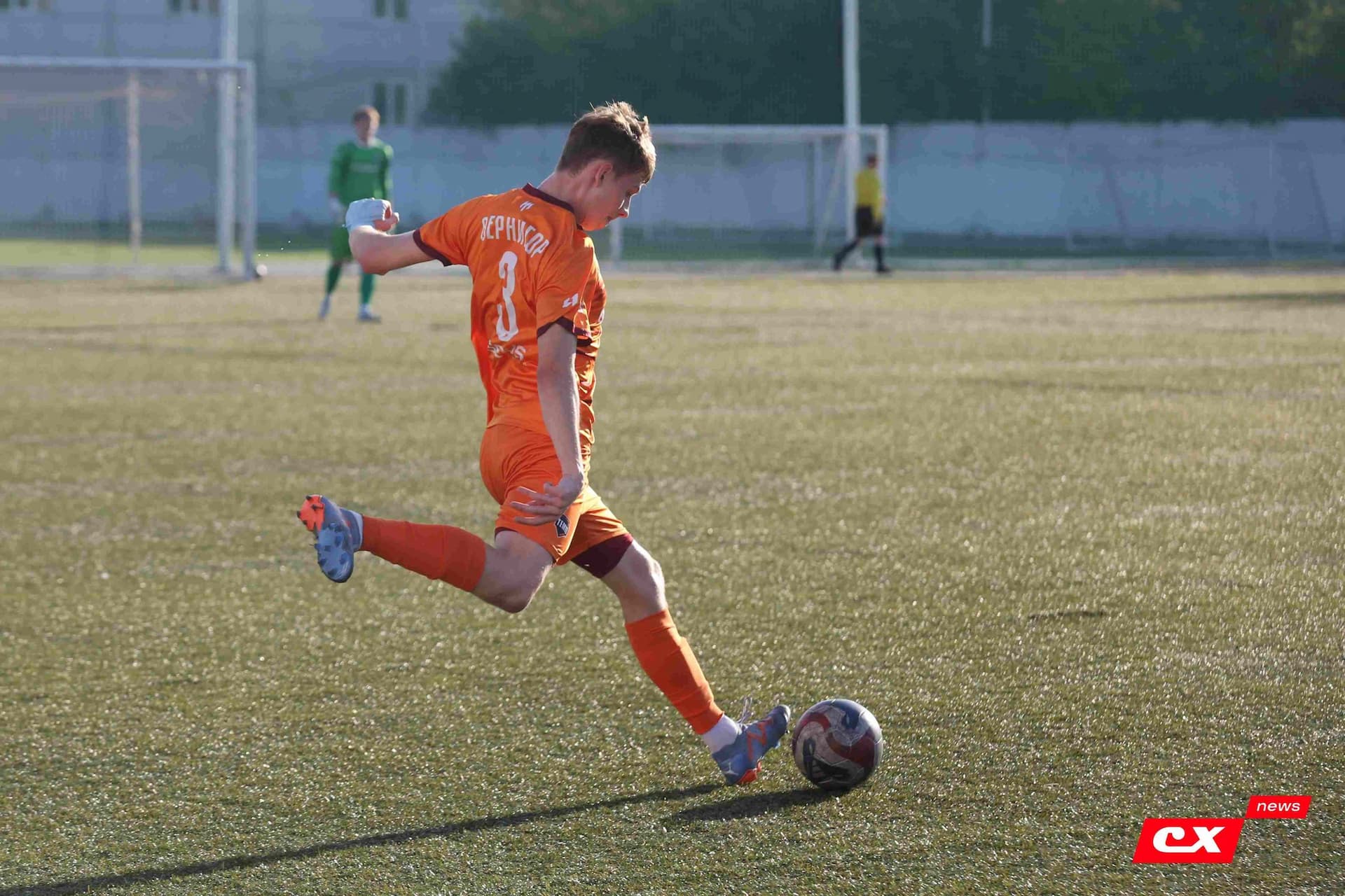 «Полимер» 2:2 «Темп». Третья лига. 05.09.2025. Владимир Мартынов («CX News») и Александр Чёрный («Алтайский спорт») — кадр 122