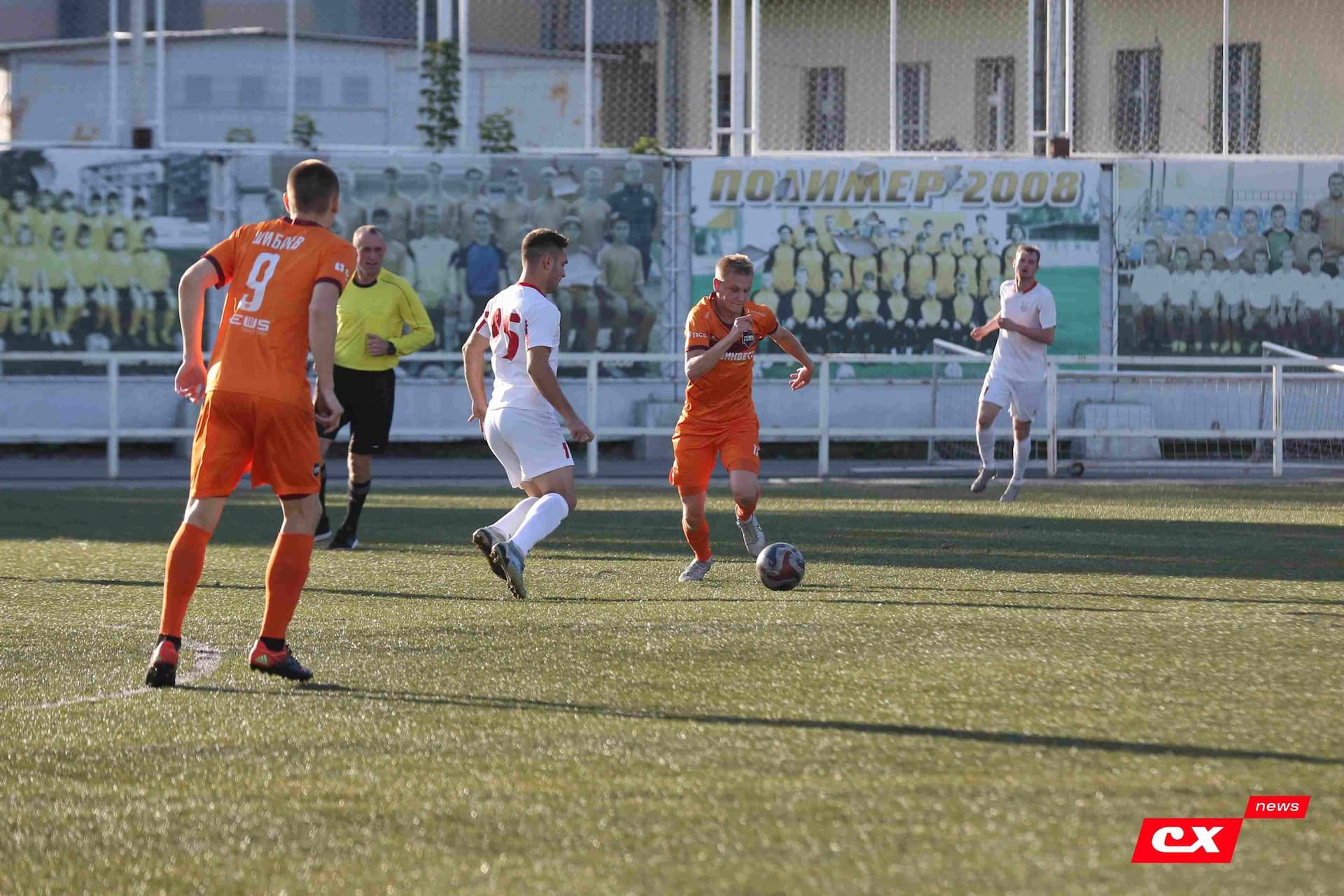 «Полимер» 2:2 «Темп». Третья лига. 05.09.2025. Владимир Мартынов («CX News») и Александр Чёрный («Алтайский спорт») — кадр 129