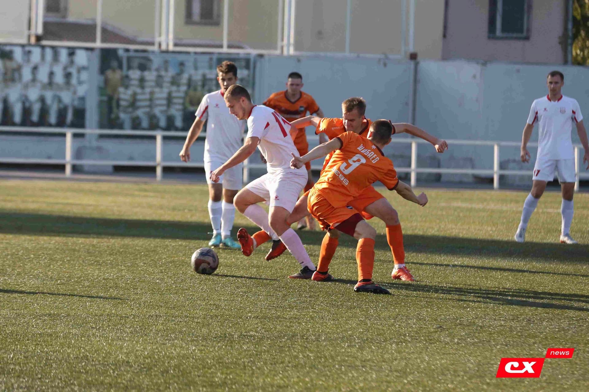 «Полимер» 2:2 «Темп». Третья лига. 05.09.2025. Владимир Мартынов («CX News») и Александр Чёрный («Алтайский спорт») — кадр 132