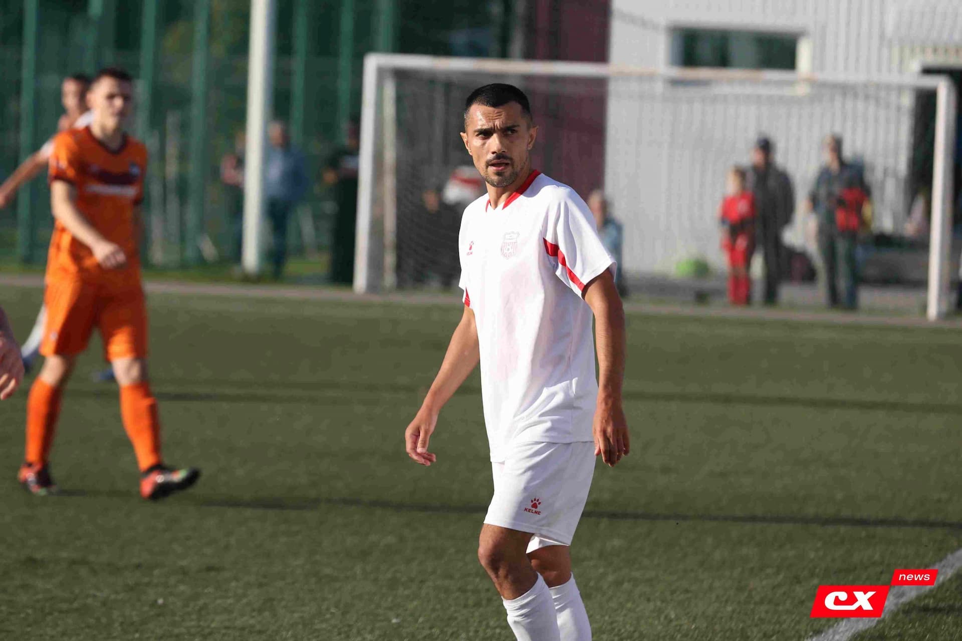 «Полимер» 2:2 «Темп». Третья лига. 05.09.2025. Владимир Мартынов («CX News») и Александр Чёрный («Алтайский спорт») — кадр 147